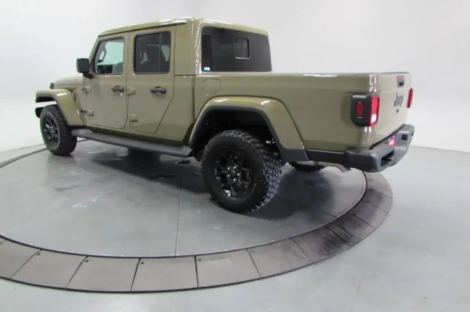 2025 /Black Jeep Gladiator (1C6PJTAG3SL) with an Other engine, Automatic transmission, located at 12830 Highway 21, De Soto, MO, 63020, (636) 337-7777, 38.153099, -90.573624 - **Elevate Your Adventures with a 2025 Jeep Gladiator!**<br /> <br /> If you're seeking a vehicle that enhances your outdoor lifestyle and weekend adventures, look no further than the 2025 Jeep Gladiator available now at Pettus CDJR DeSoto. This rugged and versatile truck is perfect for those who cra - Photo#4