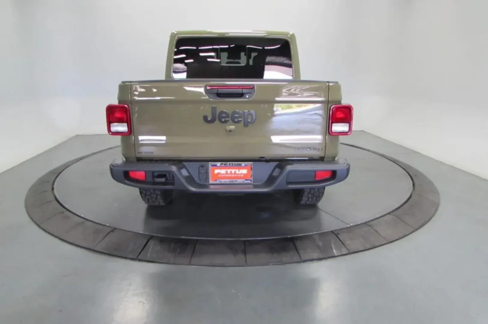 2025 /Black Jeep Gladiator (1C6PJTAG3SL) with an Other engine, Automatic transmission, located at 12830 Highway 21, De Soto, MO, 63020, (636) 337-7777, 38.153099, -90.573624 - **Elevate Your Adventures with a 2025 Jeep Gladiator!**<br /> <br /> If you're seeking a vehicle that enhances your outdoor lifestyle and weekend adventures, look no further than the 2025 Jeep Gladiator available now at Pettus CDJR DeSoto. This rugged and versatile truck is perfect for those who cra - Photo#6