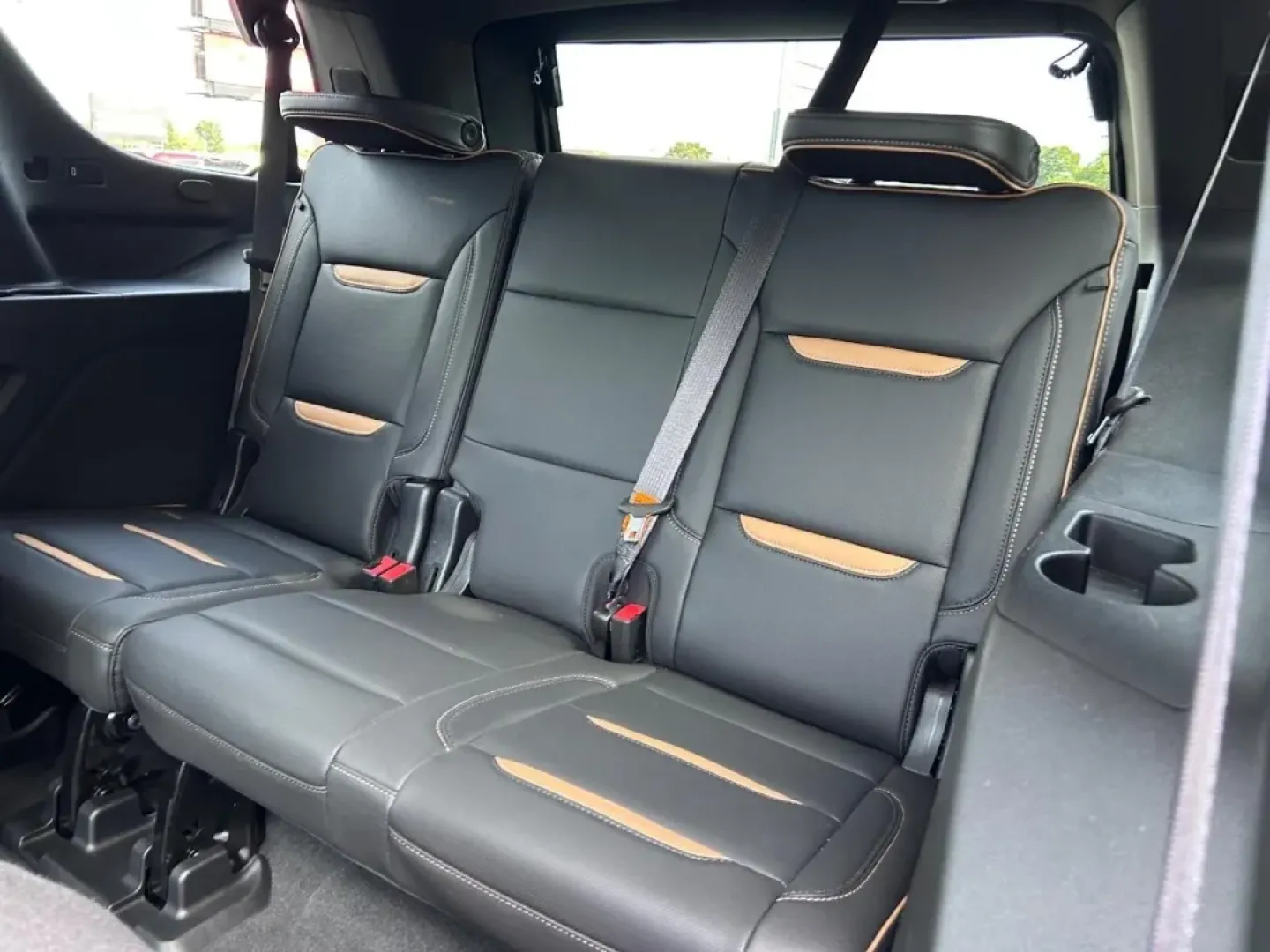 2024 /Jet Black Leather GMC Yukon AT4 (1GKS2CKDXRR) with an 5.3L EcoTec3 V8 engine, Automatic transmission, located at 970 Woodlawn Dr., Farmington, MO, 63640, (573) 431-7800, 37.825642, -90.468674 - **Adventure Awaits with the 2024 GMC Yukon AT4 Perfect for the Family or Weekend Explorer!**<br /> <br /> If you're seeking a vehicle that combines exceptional capability with luxurious comfort, look no further than the stunning 2024 GMC Yukon AT4. This versatile SUV is designed for families who lo - Photo#9