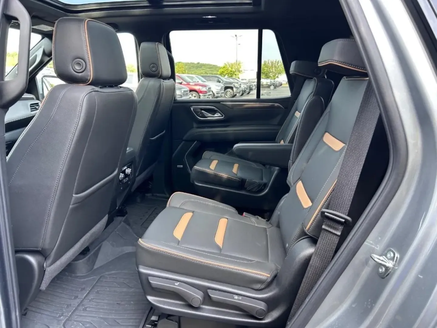 2024 /Jet Black Leather GMC Yukon AT4 (1GKS2CKDXRR) with an 5.3L EcoTec3 V8 engine, Automatic transmission, located at 970 Woodlawn Dr., Farmington, MO, 63640, (573) 431-7800, 37.825642, -90.468674 - **Adventure Awaits with the 2024 GMC Yukon AT4 Perfect for the Family or Weekend Explorer!**<br /> <br /> If you're seeking a vehicle that combines exceptional capability with luxurious comfort, look no further than the stunning 2024 GMC Yukon AT4. This versatile SUV is designed for families who lo - Photo#10