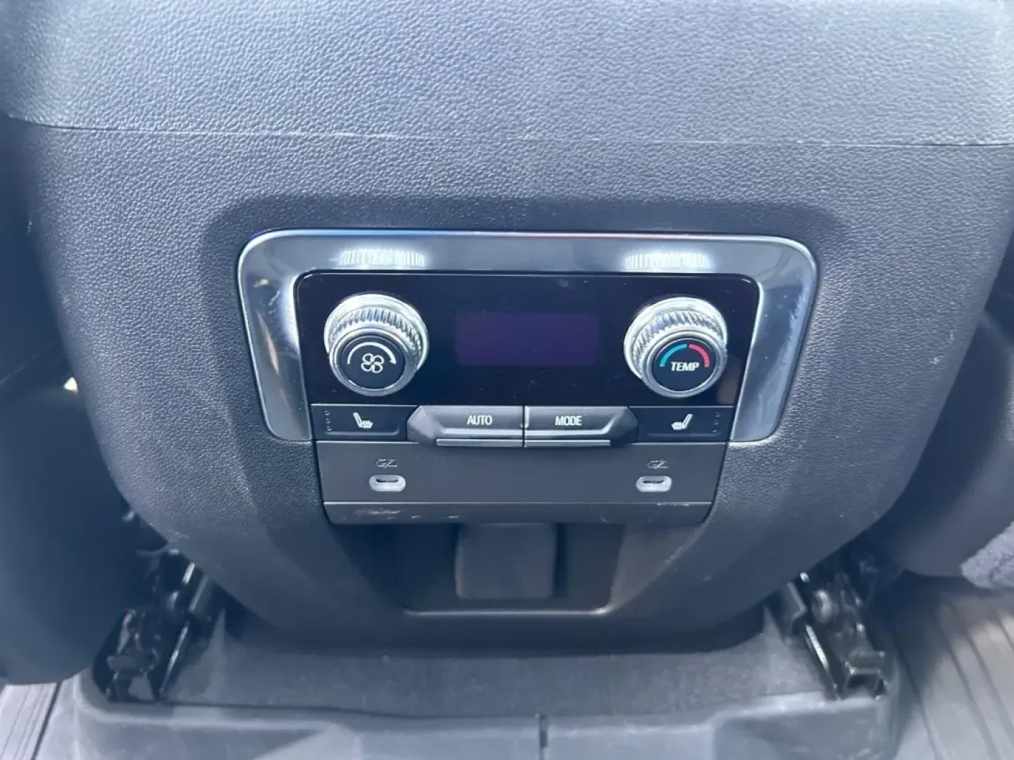 2024 /Jet Black Leather GMC Yukon AT4 (1GKS2CKDXRR) with an 5.3L EcoTec3 V8 engine, Automatic transmission, located at 970 Woodlawn Dr., Farmington, MO, 63640, (573) 431-7800, 37.825642, -90.468674 - **Adventure Awaits with the 2024 GMC Yukon AT4 Perfect for the Family or Weekend Explorer!**<br /> <br /> If you're seeking a vehicle that combines exceptional capability with luxurious comfort, look no further than the stunning 2024 GMC Yukon AT4. This versatile SUV is designed for families who lo - Photo#12