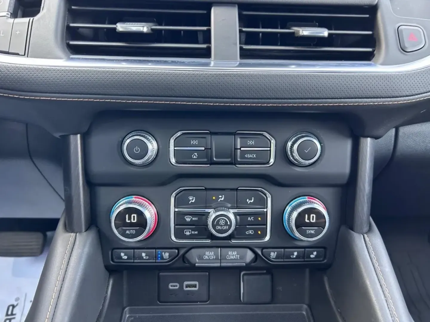 2024 /Jet Black Leather GMC Yukon AT4 (1GKS2CKDXRR) with an 5.3L EcoTec3 V8 engine, Automatic transmission, located at 970 Woodlawn Dr., Farmington, MO, 63640, (573) 431-7800, 37.825642, -90.468674 - **Adventure Awaits with the 2024 GMC Yukon AT4 Perfect for the Family or Weekend Explorer!**<br /> <br /> If you're seeking a vehicle that combines exceptional capability with luxurious comfort, look no further than the stunning 2024 GMC Yukon AT4. This versatile SUV is designed for families who lo - Photo#18