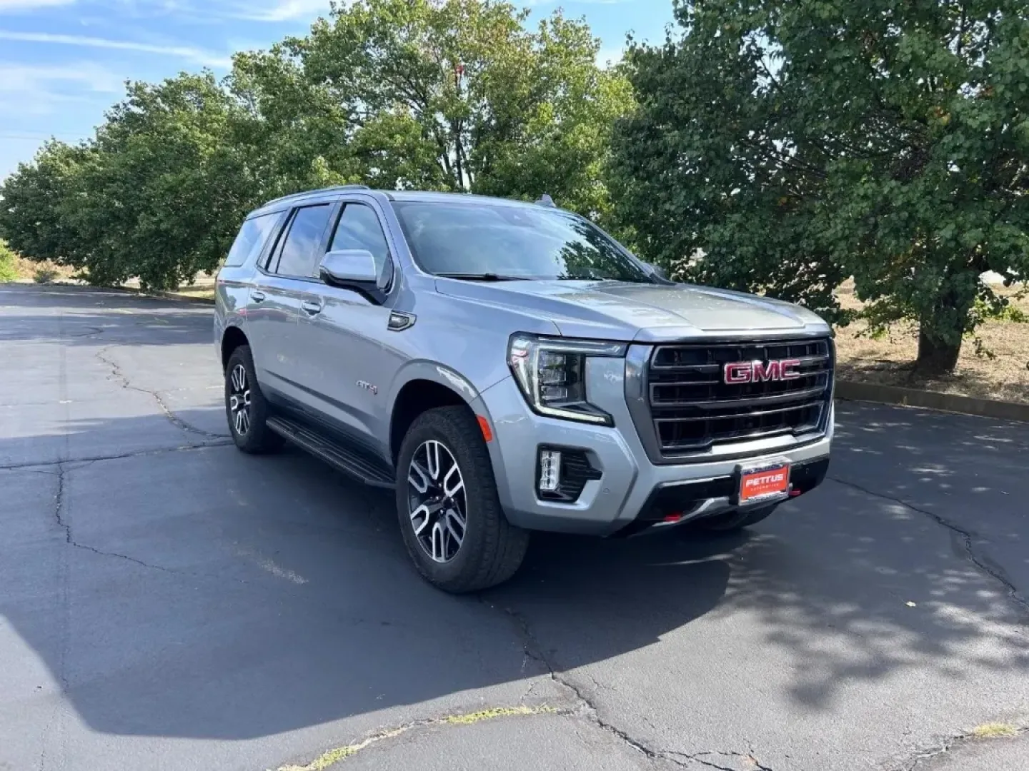 2024 /Jet Black Leather GMC Yukon AT4 (1GKS2CKDXRR) with an 5.3L EcoTec3 V8 engine, Automatic transmission, located at 970 Woodlawn Dr., Farmington, MO, 63640, (573) 431-7800, 37.825642, -90.468674 - **Adventure Awaits with the 2024 GMC Yukon AT4 Perfect for the Family or Weekend Explorer!**<br /> <br /> If you're seeking a vehicle that combines exceptional capability with luxurious comfort, look no further than the stunning 2024 GMC Yukon AT4. This versatile SUV is designed for families who lo - Photo#0
