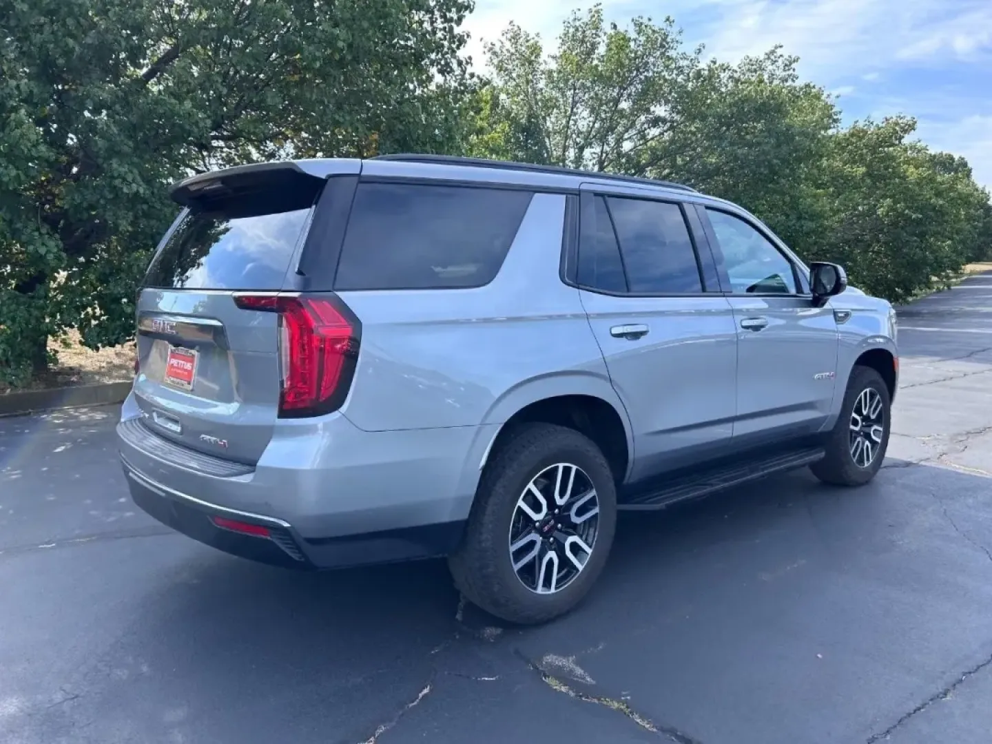 2024 /Jet Black Leather GMC Yukon AT4 (1GKS2CKDXRR) with an 5.3L EcoTec3 V8 engine, Automatic transmission, located at 970 Woodlawn Dr., Farmington, MO, 63640, (573) 431-7800, 37.825642, -90.468674 - **Adventure Awaits with the 2024 GMC Yukon AT4 Perfect for the Family or Weekend Explorer!**<br /> <br /> If you're seeking a vehicle that combines exceptional capability with luxurious comfort, look no further than the stunning 2024 GMC Yukon AT4. This versatile SUV is designed for families who lo - Photo#2