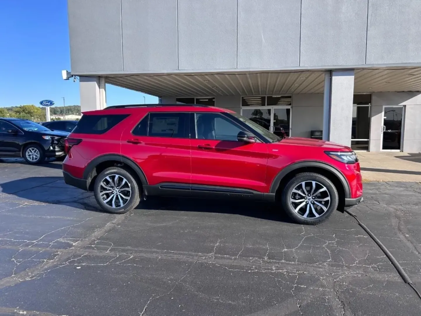 2025 /Onyx Leather Ford Explorer ST-Line (1FMUK8KH8SG) with an 2.3L EcoBoost I-4 engine, Automatic transmission, located at 141 Commercial Dr, Fredericktown, MO, 63645, (573) 783-6432, 37.570087, -90.320648 - Embark on your next adventure with the perfect blend of style, performance, and versatility that the 2025 Ford Explorer ST-Line offers. Ideal for families, weekend warriors, or anyone who enjoys the open road, this SUV is designed to take on life's challenges with ease. Whether you're driving the ki - Photo#1