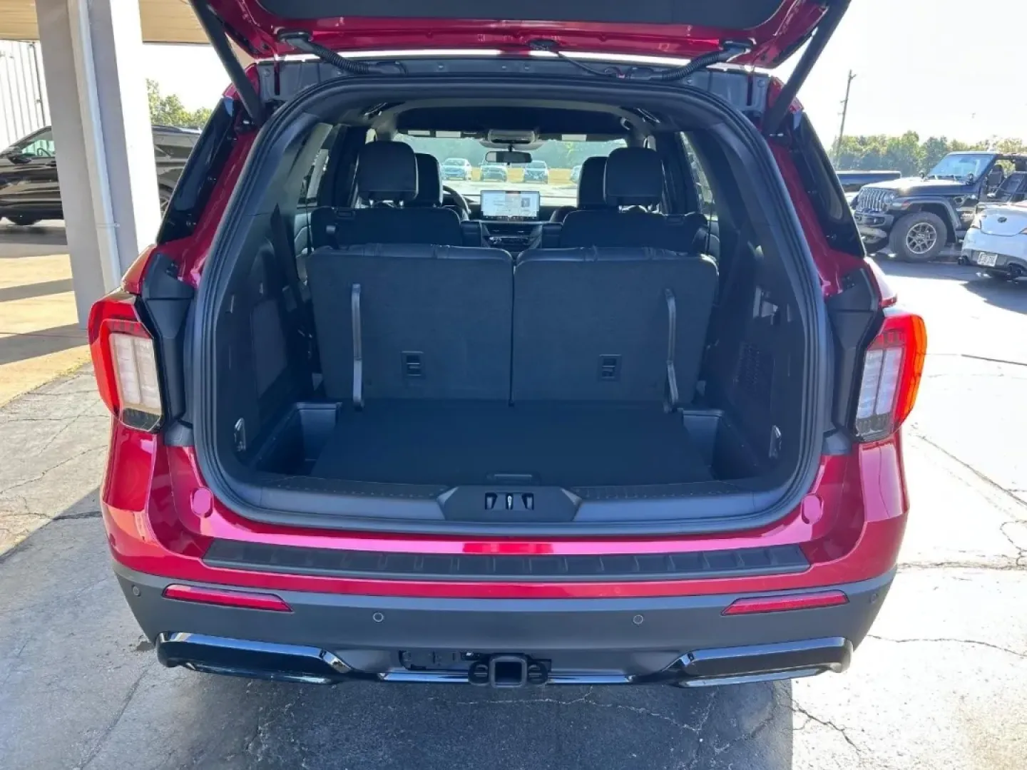 2025 /Onyx Leather Ford Explorer ST-Line (1FMUK8KH8SG) with an 2.3L EcoBoost I-4 engine, Automatic transmission, located at 141 Commercial Dr, Fredericktown, MO, 63645, (573) 783-6432, 37.570087, -90.320648 - Embark on your next adventure with the perfect blend of style, performance, and versatility that the 2025 Ford Explorer ST-Line offers. Ideal for families, weekend warriors, or anyone who enjoys the open road, this SUV is designed to take on life's challenges with ease. Whether you're driving the ki - Photo#4