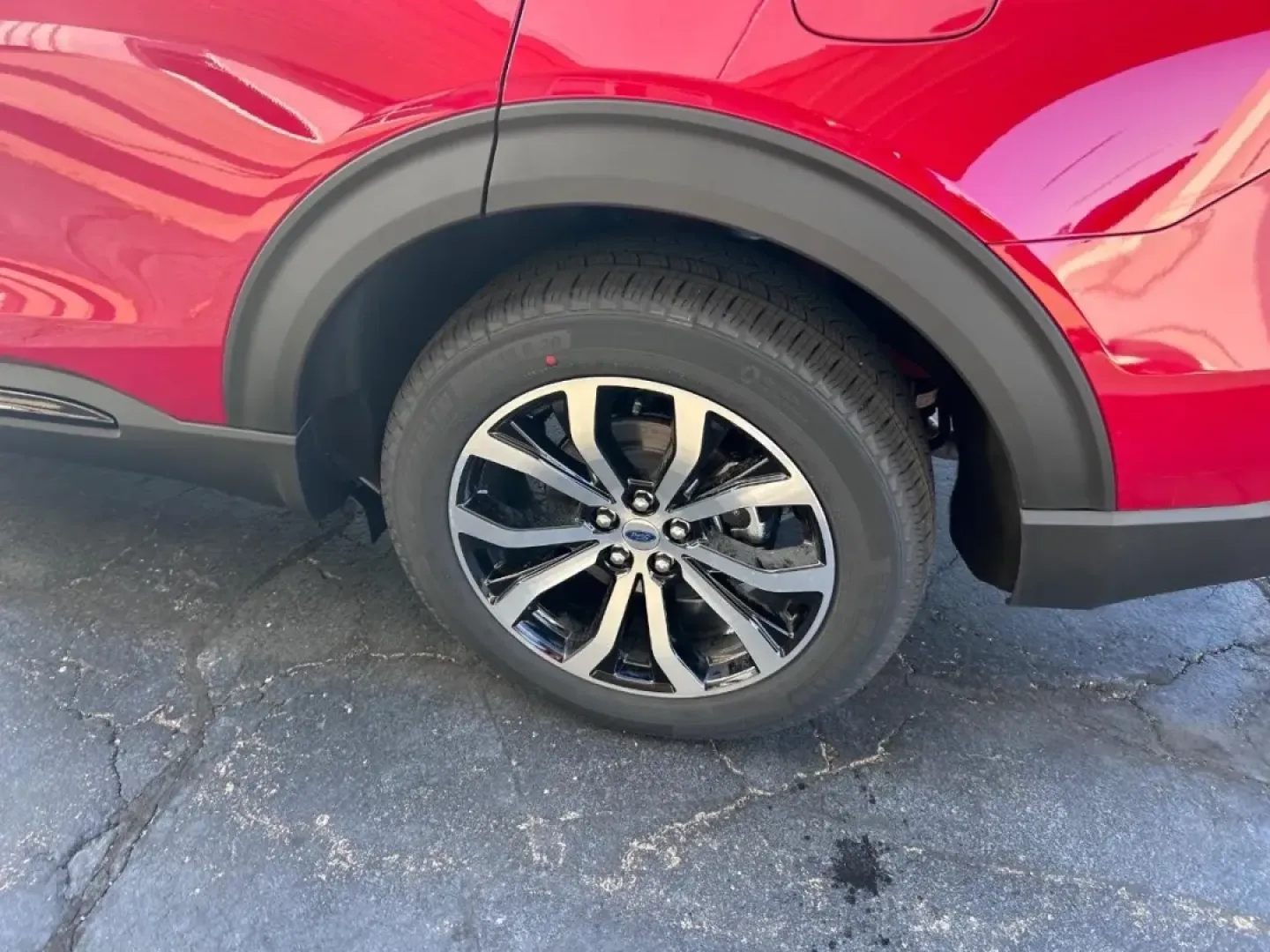 2025 /Onyx Leather Ford Explorer ST-Line (1FMUK8KH8SG) with an 2.3L EcoBoost I-4 engine, Automatic transmission, located at 141 Commercial Dr, Fredericktown, MO, 63645, (573) 783-6432, 37.570087, -90.320648 - Embark on your next adventure with the perfect blend of style, performance, and versatility that the 2025 Ford Explorer ST-Line offers. Ideal for families, weekend warriors, or anyone who enjoys the open road, this SUV is designed to take on life's challenges with ease. Whether you're driving the ki - Photo#6