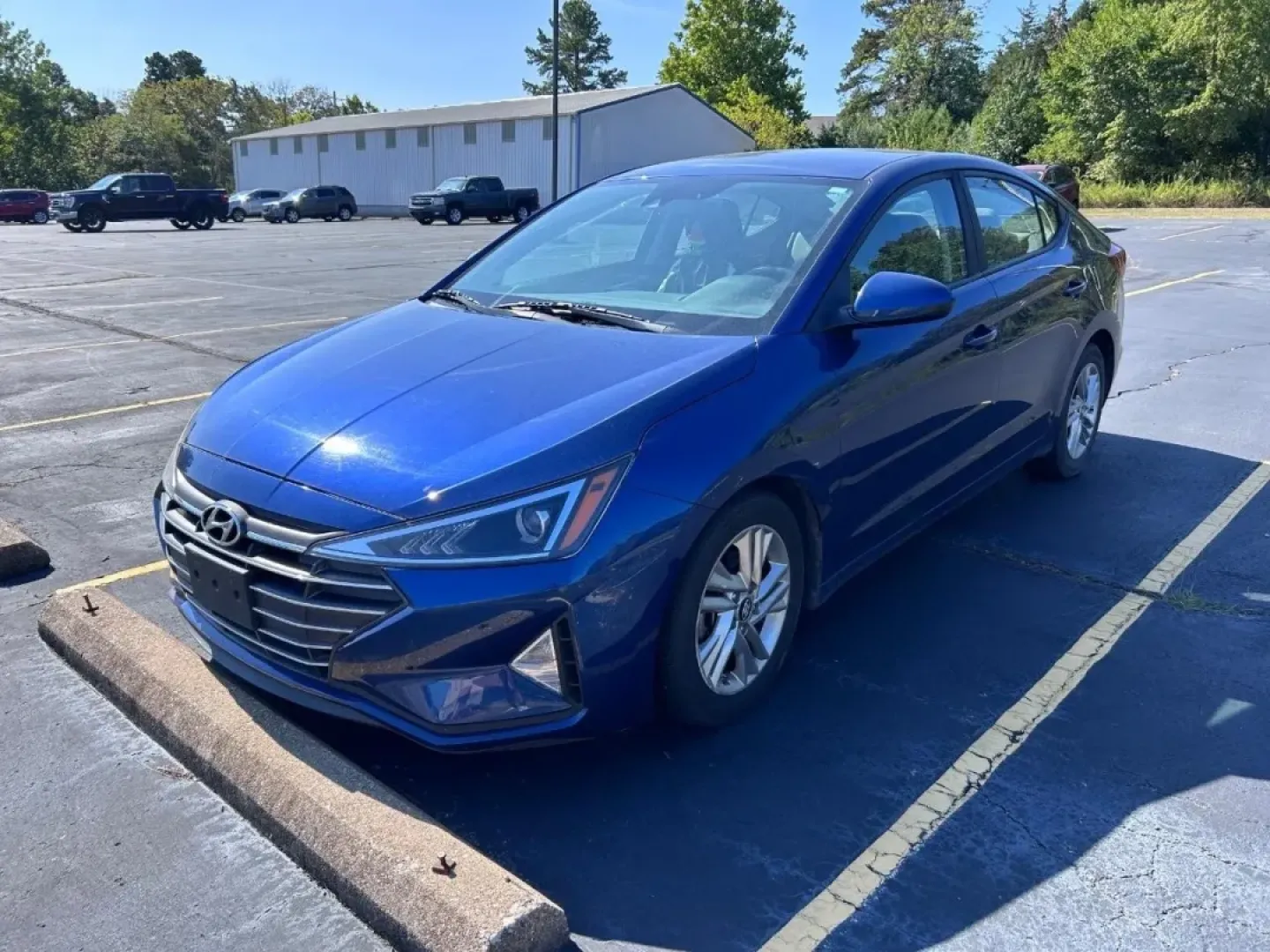 2019 Hyundai Elantra SEL (5NPD84LF2KH) with an 2.0L engine, located at 970 Woodlawn Dr., Farmington, MO, 63640, (573) 431-7800, 37.825642, -90.468674 - Discover the perfect vehicle for your daily adventures with this exceptional 2019 Hyundai Elantra, now available at Pettus CDJR Farmington. Whether you're commuting to work, running errands around town, or planning a weekend getaway, this four-door sedan is the ideal blend of efficiency, style, and - Photo#0