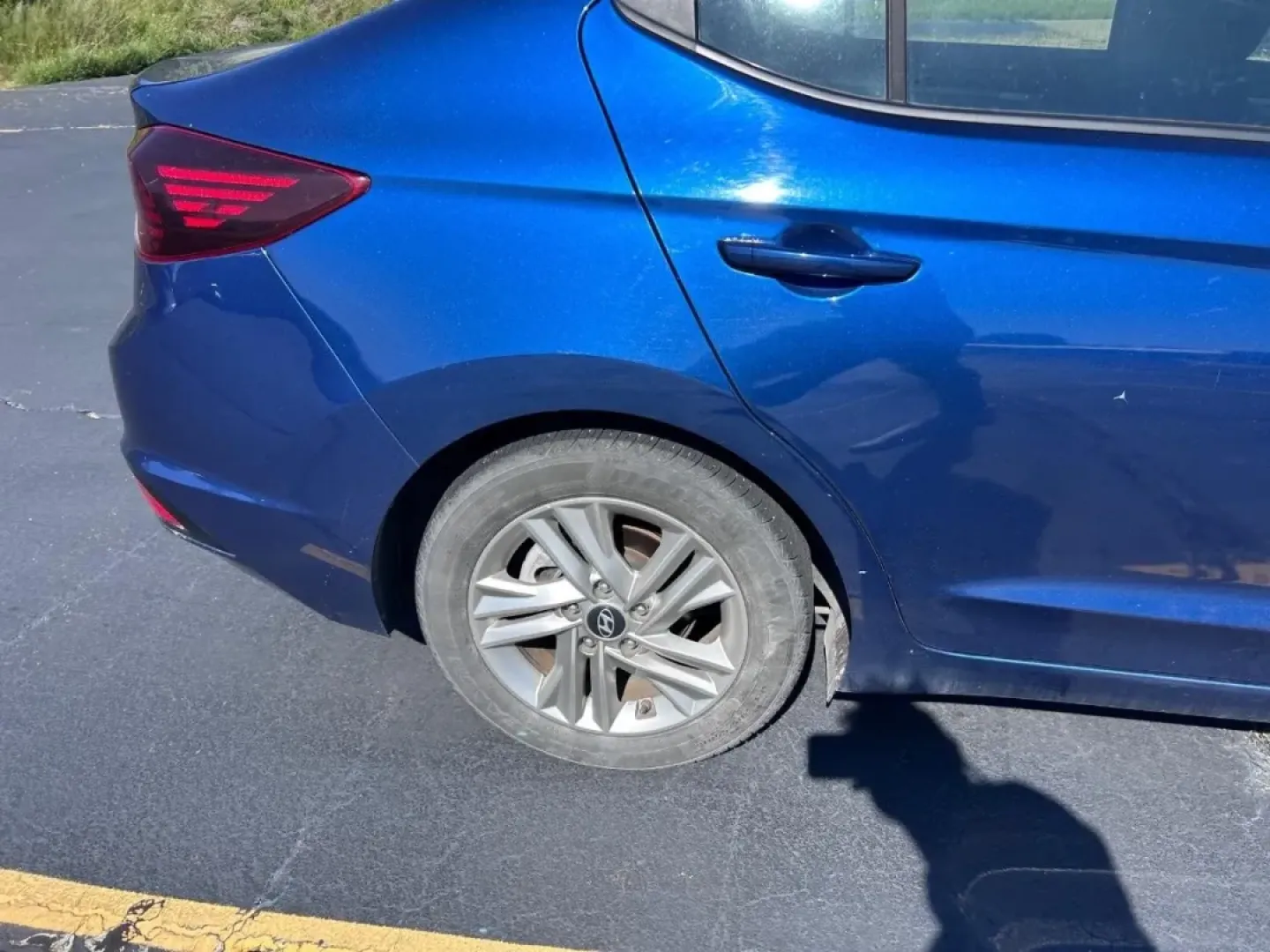 2019 Hyundai Elantra SEL (5NPD84LF2KH) with an 2.0L engine, located at 970 Woodlawn Dr., Farmington, MO, 63640, (573) 431-7800, 37.825642, -90.468674 - Discover the perfect vehicle for your daily adventures with this exceptional 2019 Hyundai Elantra, now available at Pettus CDJR Farmington. Whether you're commuting to work, running errands around town, or planning a weekend getaway, this four-door sedan is the ideal blend of efficiency, style, and - Photo#2