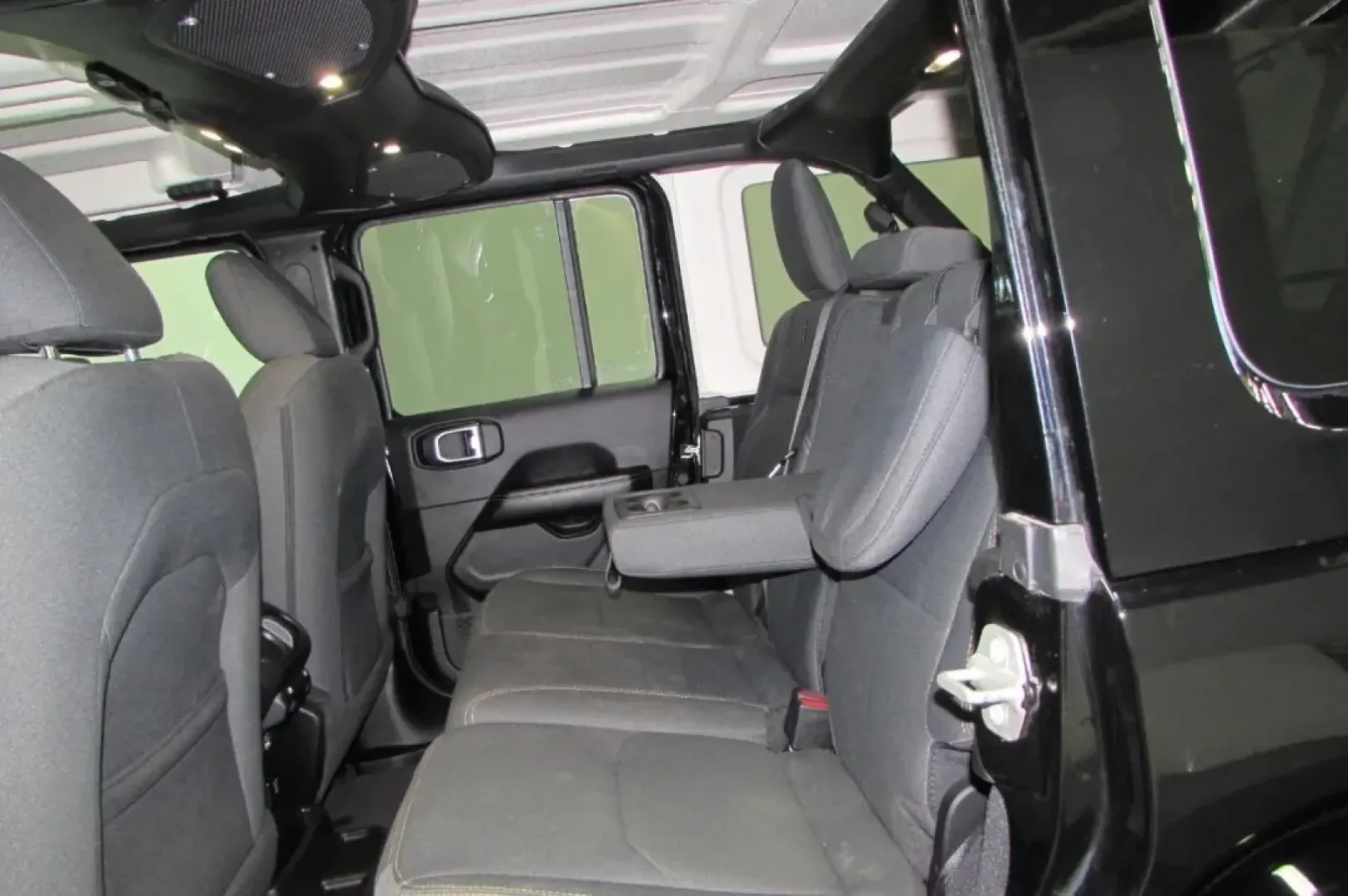 2024 /Black Jeep Wrangler Sahara 4xe (1C4RJXP68RW) with an Other engine, Automatic transmission, located at 12830 Highway 21, De Soto, MO, 63020, (636) 337-7777, 38.153099, -90.573624 - **Adventure Awaits with the 2024 Jeep Wrangler Sahara at Pettus CDJR DeSoto!**<br /> <br /> Whether you're navigating the bustling streets of De Soto, MO, or embarking on a weekend escapade to the picturesque Ozarks, the 2024 Jeep Wrangler Sahara is your perfect companion. Designed for those who cra - Photo#24