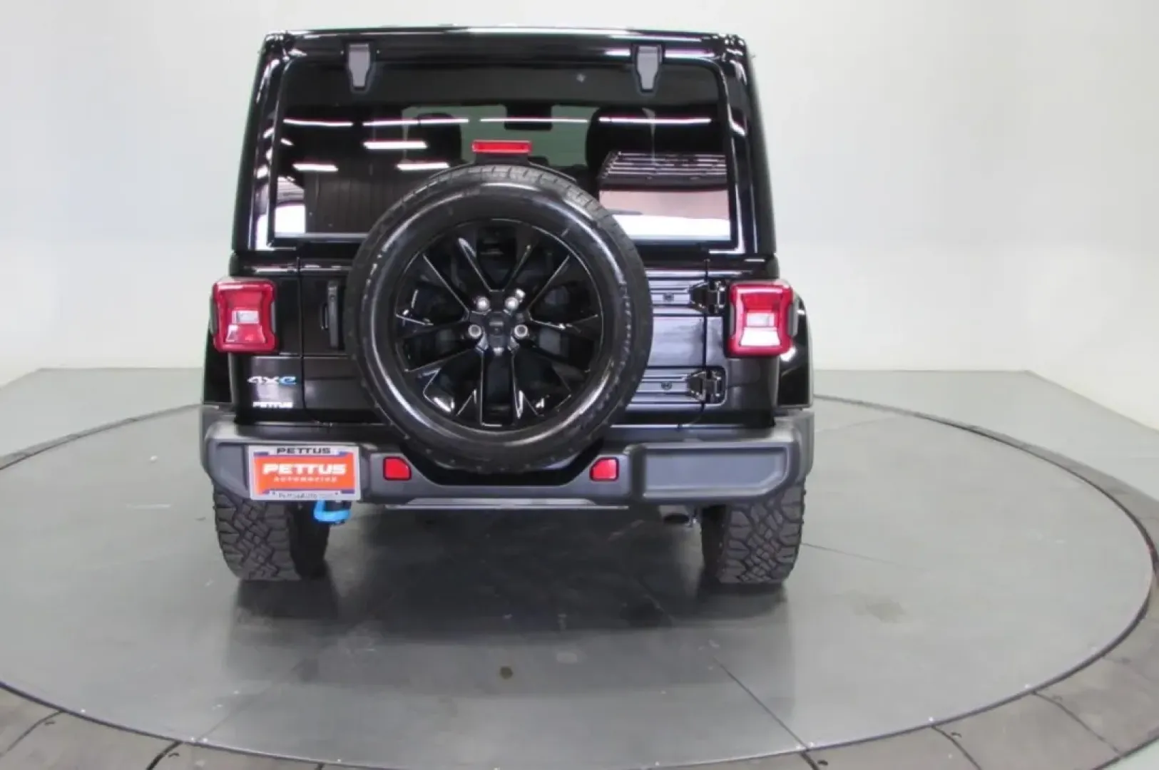 2024 /Black Jeep Wrangler Sahara 4xe (1C4RJXP68RW) with an Other engine, Automatic transmission, located at 12830 Highway 21, De Soto, MO, 63020, (636) 337-7777, 38.153099, -90.573624 - **Adventure Awaits with the 2024 Jeep Wrangler Sahara at Pettus CDJR DeSoto!**<br /> <br /> Whether you're navigating the bustling streets of De Soto, MO, or embarking on a weekend escapade to the picturesque Ozarks, the 2024 Jeep Wrangler Sahara is your perfect companion. Designed for those who cra - Photo#6