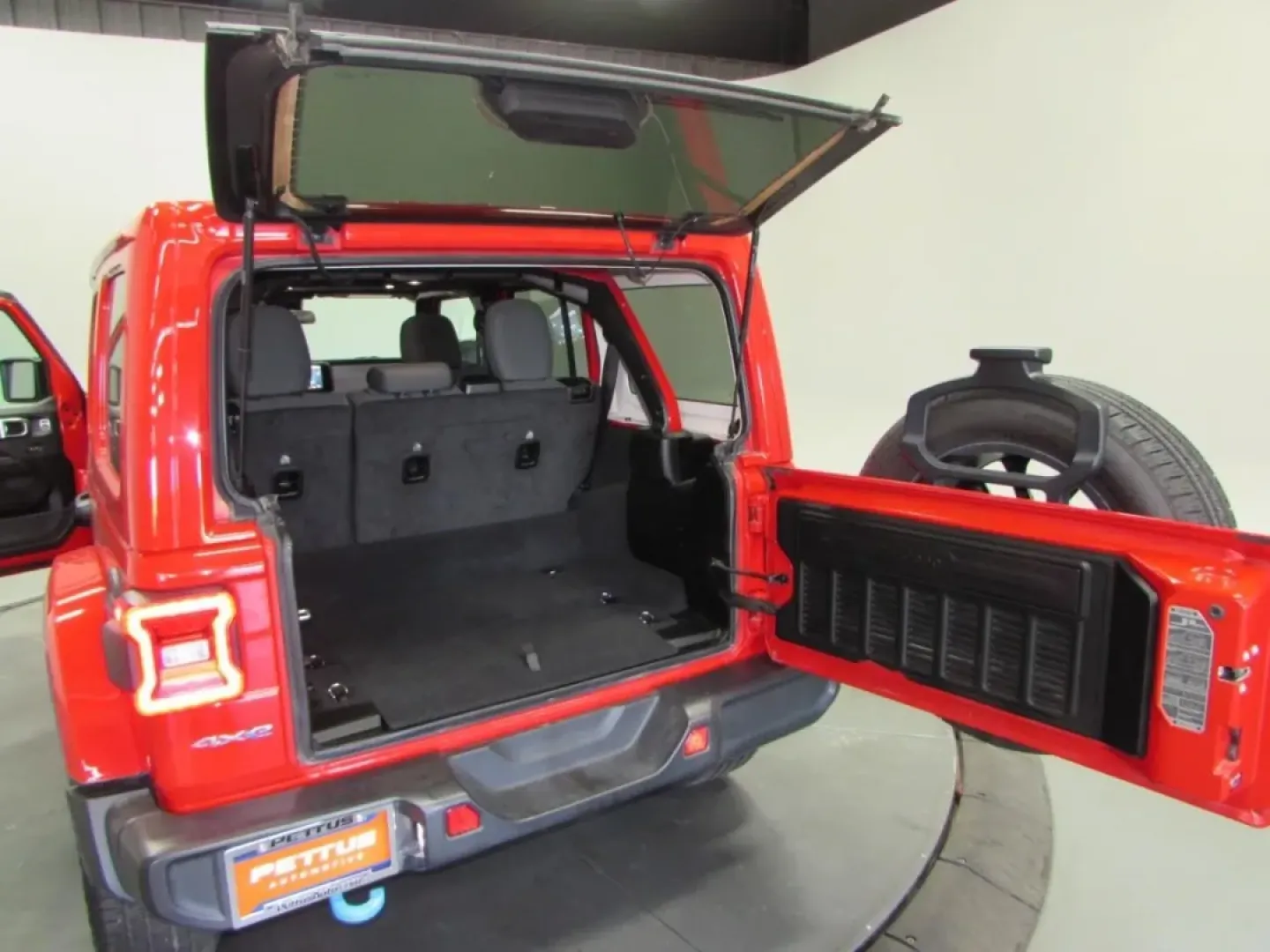 2024 /Black Jeep Wrangler Sahara 4xe (1C4RJXP6XRW) with an Other engine, Automatic transmission, located at 12830 Highway 21, De Soto, MO, 63020, (636) 337-7777, 38.153099, -90.573624 - **Unleash Adventure with the 2024 Jeep Wrangler Sahara: Your Ideal Weekend Companion!**<br /> <br /> Are you ready to take your weekend adventures to the next level? The 2024 Jeep Wrangler Sahara is the perfect vehicle for anyone who craves outdoor exploration while maintaining a touch of comfort an - Photo#27