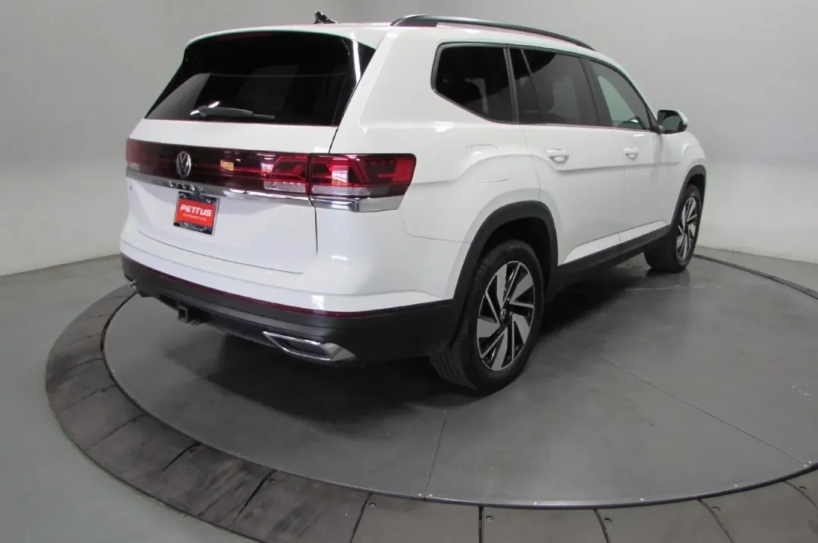 2025 /Titan Black Volkswagen Atlas 2.0T SE w/Technology (1V2WR2CA3SC) with an Other engine, Automatic transmission, located at 12830 Highway 21, De Soto, MO, 63020, (636) 337-7777, 38.153099, -90.573624 - **Discover the Adventure with the 2025 Volkswagen Atlas at Pettus CDJR DeSoto!**<br /> <br /> Are you ready to embark on your next family adventure or weekend getaway? The 2025 Volkswagen Atlas is the perfect companion for those who crave both comfort and capability in their daily travels. Whether y - Photo#7