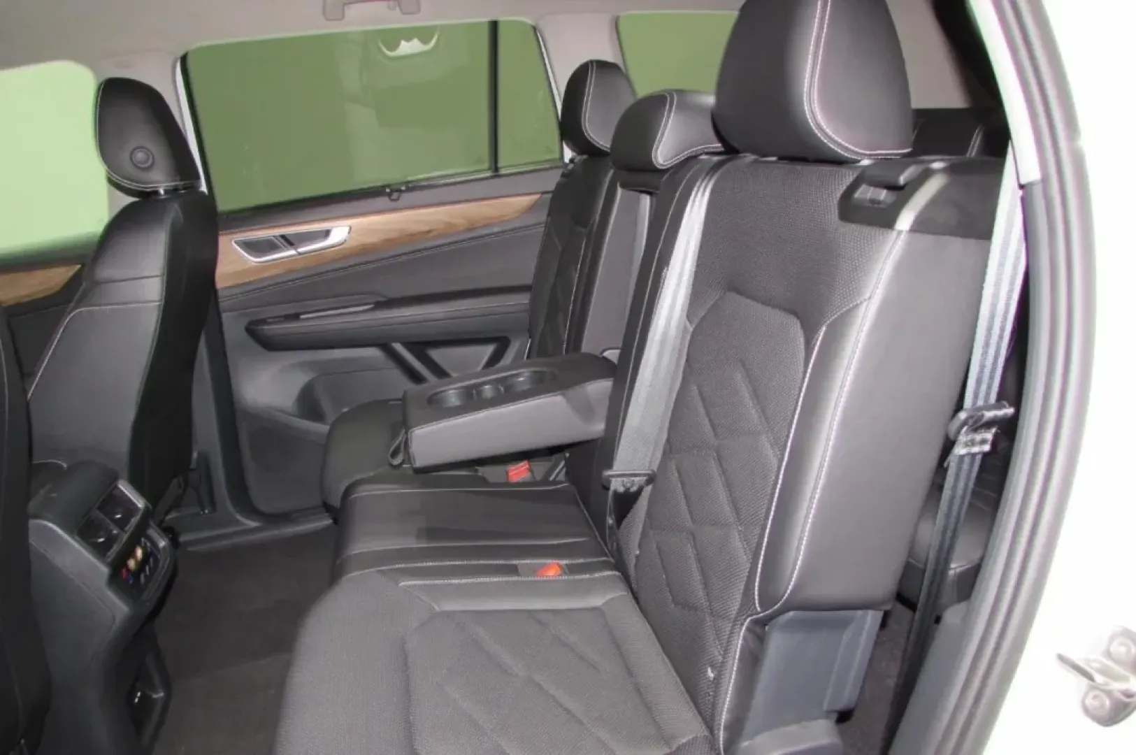 2025 /Titan Black Volkswagen Atlas 2.0T SE w/Technology (1V2WR2CA3SC) with an Other engine, Automatic transmission, located at 12830 Highway 21, De Soto, MO, 63020, (636) 337-7777, 38.153099, -90.573624 - **Discover the Adventure with the 2025 Volkswagen Atlas at Pettus CDJR DeSoto!**<br /> <br /> Are you ready to embark on your next family adventure or weekend getaway? The 2025 Volkswagen Atlas is the perfect companion for those who crave both comfort and capability in their daily travels. Whether y - Photo#25