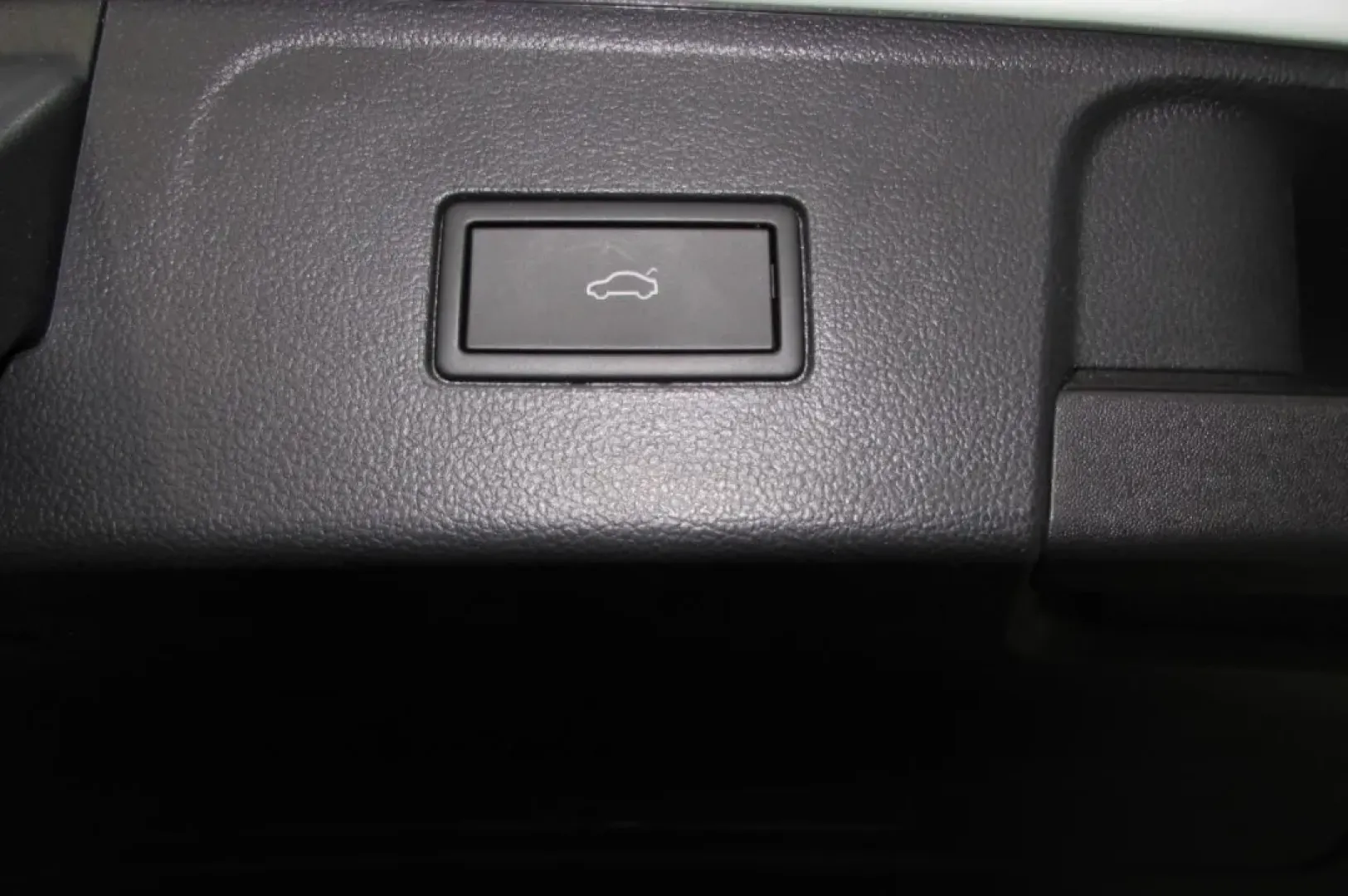2025 /Titan Black Volkswagen Atlas 2.0T SE w/Technology (1V2WR2CA3SC) with an Other engine, Automatic transmission, located at 12830 Highway 21, De Soto, MO, 63020, (636) 337-7777, 38.153099, -90.573624 - **Discover the Adventure with the 2025 Volkswagen Atlas at Pettus CDJR DeSoto!**<br /> <br /> Are you ready to embark on your next family adventure or weekend getaway? The 2025 Volkswagen Atlas is the perfect companion for those who crave both comfort and capability in their daily travels. Whether y - Photo#29