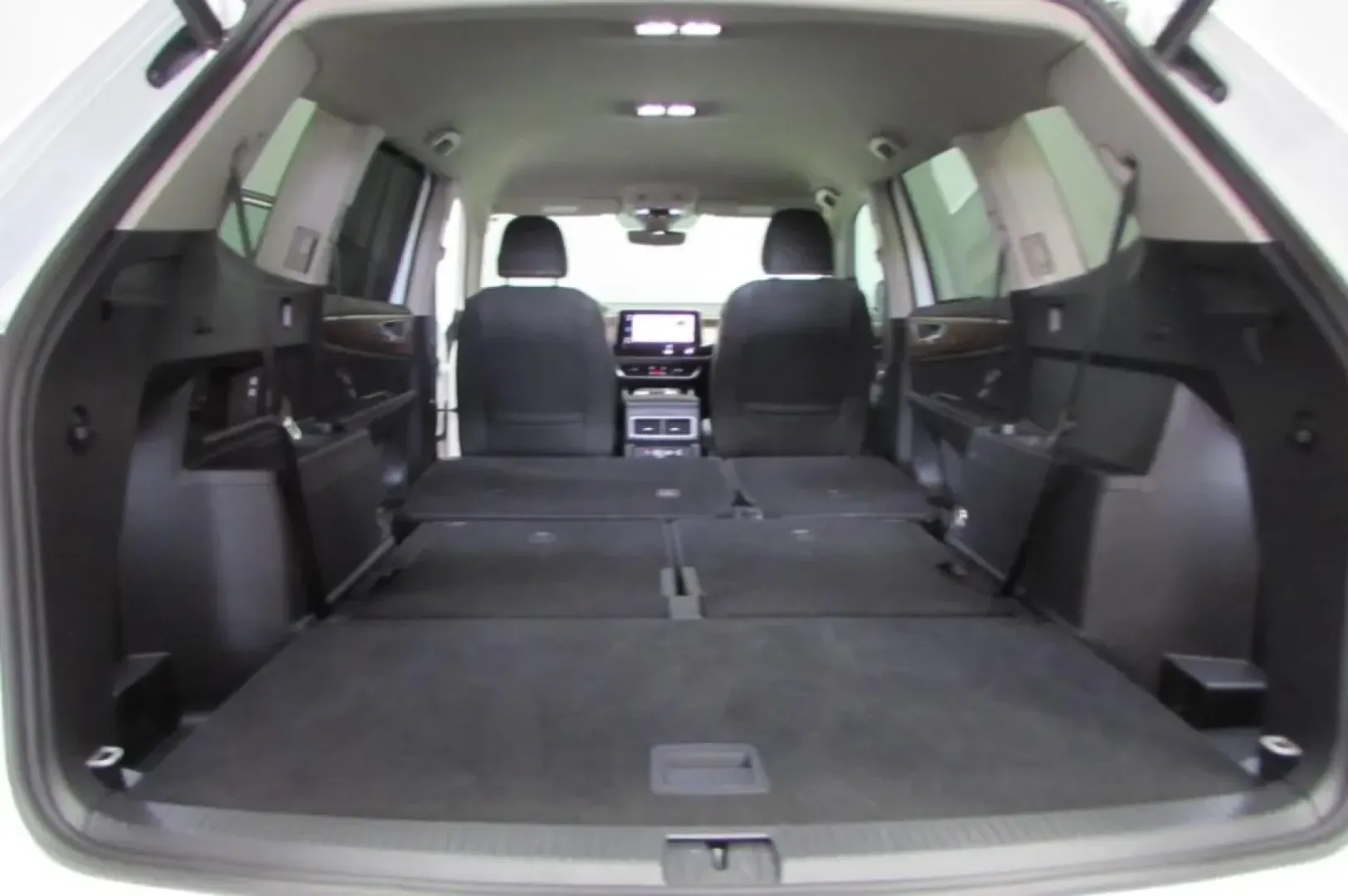 2025 /Titan Black Volkswagen Atlas 2.0T SE w/Technology (1V2WR2CA3SC) with an Other engine, Automatic transmission, located at 12830 Highway 21, De Soto, MO, 63020, (636) 337-7777, 38.153099, -90.573624 - **Discover the Adventure with the 2025 Volkswagen Atlas at Pettus CDJR DeSoto!**<br /> <br /> Are you ready to embark on your next family adventure or weekend getaway? The 2025 Volkswagen Atlas is the perfect companion for those who crave both comfort and capability in their daily travels. Whether y - Photo#30