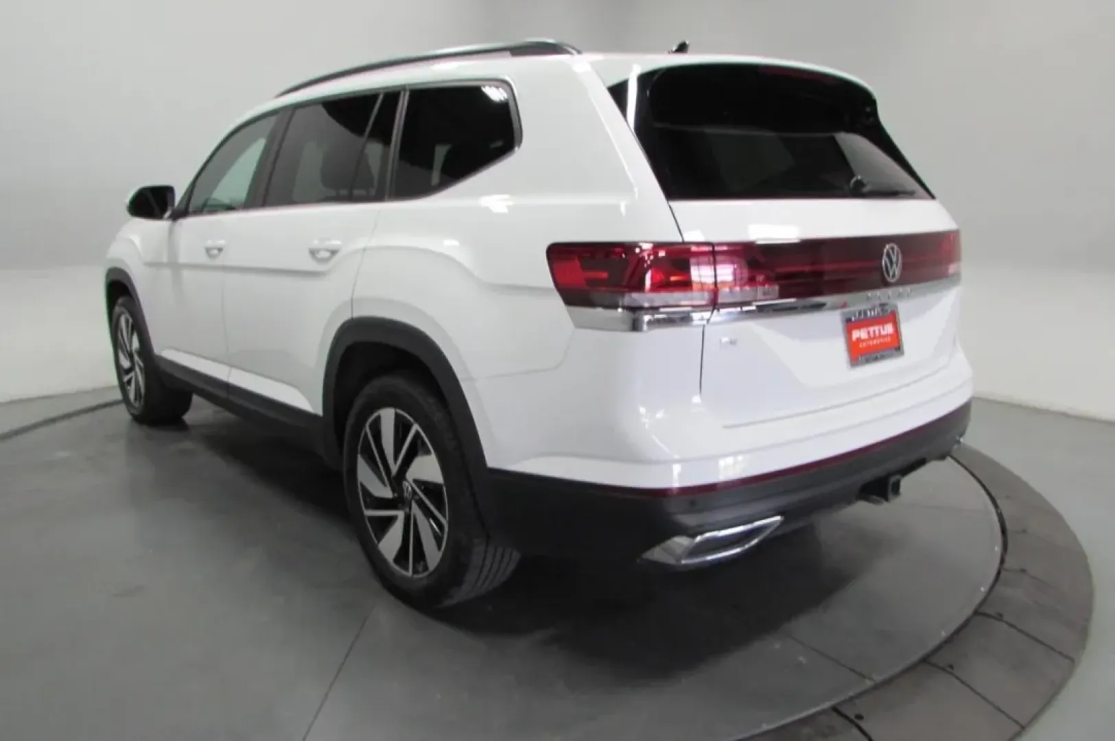 2025 /Titan Black Volkswagen Atlas 2.0T SE w/Technology (1V2WR2CA3SC) with an Other engine, Automatic transmission, located at 12830 Highway 21, De Soto, MO, 63020, (636) 337-7777, 38.153099, -90.573624 - **Discover the Adventure with the 2025 Volkswagen Atlas at Pettus CDJR DeSoto!**<br /> <br /> Are you ready to embark on your next family adventure or weekend getaway? The 2025 Volkswagen Atlas is the perfect companion for those who crave both comfort and capability in their daily travels. Whether y - Photo#5