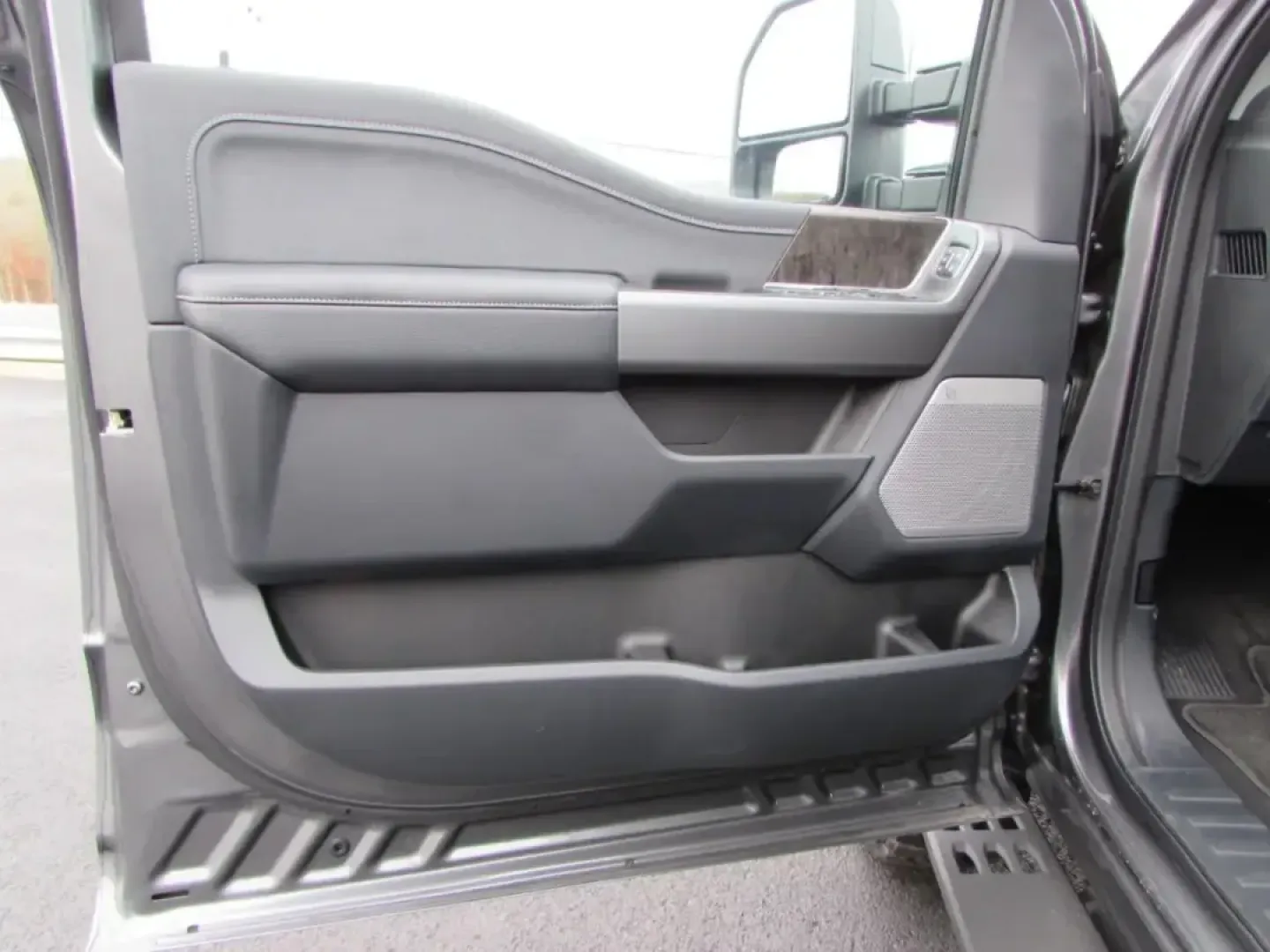 2026 /Black Onyx Ford F-250SD LARIAT (1FT8W2BN2TE) with an 7.3L engine, 6A transmission, located at 12836 Highway 21, De Soto, MO, 63020, (636) 337-7777, 38.151867, -90.575615 - If you're in the market for a powerful and dependable truck that can handle everything from daily commutes to weekend adventures, look no further than this stunning 2026 Ford Super Duty F-250 SRW, available now at Pettus Ford De Soto. This exceptional vehicle is designed for those who demand a mix o - Photo#11