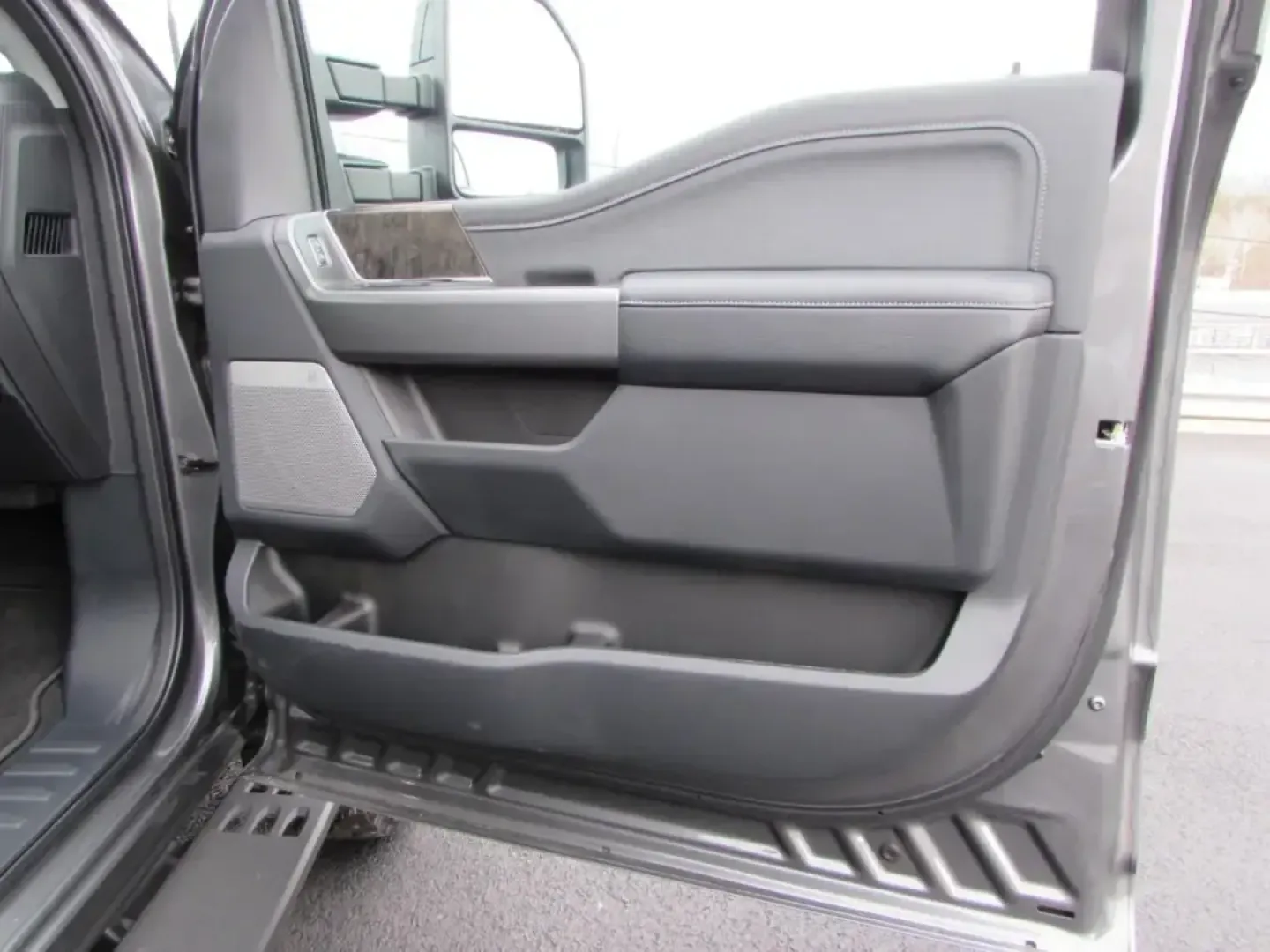 2026 /Black Onyx Ford F-250SD LARIAT (1FT8W2BN2TE) with an 7.3L engine, 6A transmission, located at 12836 Highway 21, De Soto, MO, 63020, (636) 337-7777, 38.151867, -90.575615 - If you're in the market for a powerful and dependable truck that can handle everything from daily commutes to weekend adventures, look no further than this stunning 2026 Ford Super Duty F-250 SRW, available now at Pettus Ford De Soto. This exceptional vehicle is designed for those who demand a mix o - Photo#15