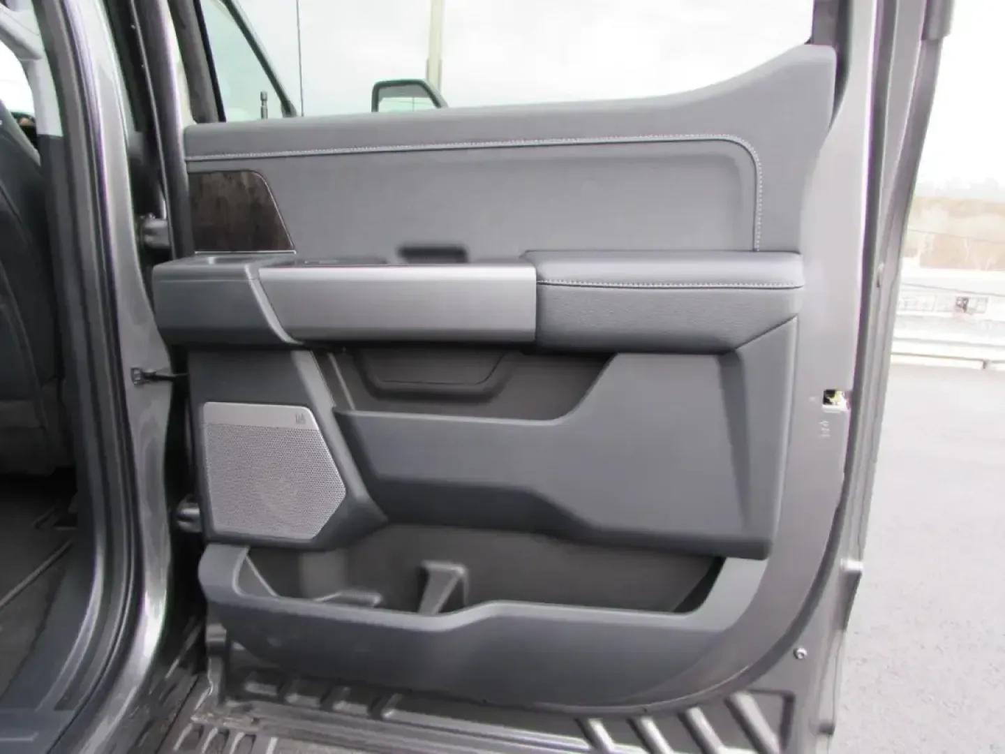 2026 /Black Onyx Ford F-250SD LARIAT (1FT8W2BN2TE) with an 7.3L engine, 6A transmission, located at 12836 Highway 21, De Soto, MO, 63020, (636) 337-7777, 38.151867, -90.575615 - If you're in the market for a powerful and dependable truck that can handle everything from daily commutes to weekend adventures, look no further than this stunning 2026 Ford Super Duty F-250 SRW, available now at Pettus Ford De Soto. This exceptional vehicle is designed for those who demand a mix o - Photo#17