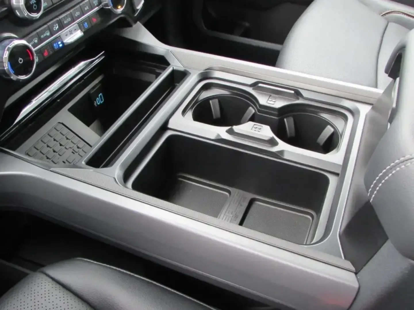 2026 /Black Onyx Ford F-250SD LARIAT (1FT8W2BN2TE) with an 7.3L engine, 6A transmission, located at 12836 Highway 21, De Soto, MO, 63020, (636) 337-7777, 38.151867, -90.575615 - If you're in the market for a powerful and dependable truck that can handle everything from daily commutes to weekend adventures, look no further than this stunning 2026 Ford Super Duty F-250 SRW, available now at Pettus Ford De Soto. This exceptional vehicle is designed for those who demand a mix o - Photo#29