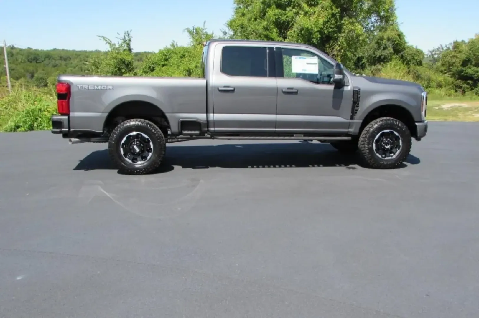 2026 /Black Onyx Ford F-250SD LARIAT (1FT8W2BN2TE) with an 7.3L engine, located at 12836 Highway 21, De Soto, MO, 63020, (636) 337-7777, 38.151867, -90.575615 - If you're in the market for a powerful and dependable truck that can handle everything from daily commutes to weekend adventures, look no further than this stunning 2026 Ford Super Duty F-250 SRW, available now at Pettus Ford De Soto. This exceptional vehicle is designed for those who demand a mix o - Photo#7