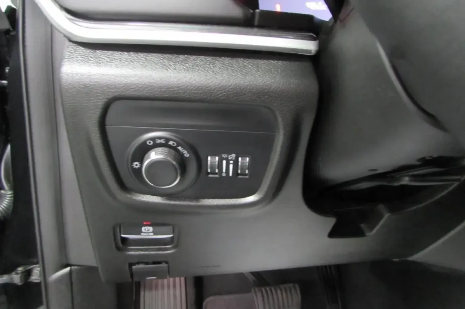 2023 /Global Black Jeep Grand Cherokee Altitude (1C4RJHAG3PC) with an Other engine, located at 12830 Highway 21, De Soto, MO, 63020, (636) 337-7777, 38.153099, -90.573624 - **Adventure Awaits: Discover the 2023 Jeep Grand Cherokee at Pettus CDJR DeSoto!**<br /> <br /> Are you ready to elevate your weekend adventures or daily commutes with a vehicle that combines rugged capability and modern luxury? Look no further than this stunning 2023 Jeep Grand Cherokee, now availa - Photo#13