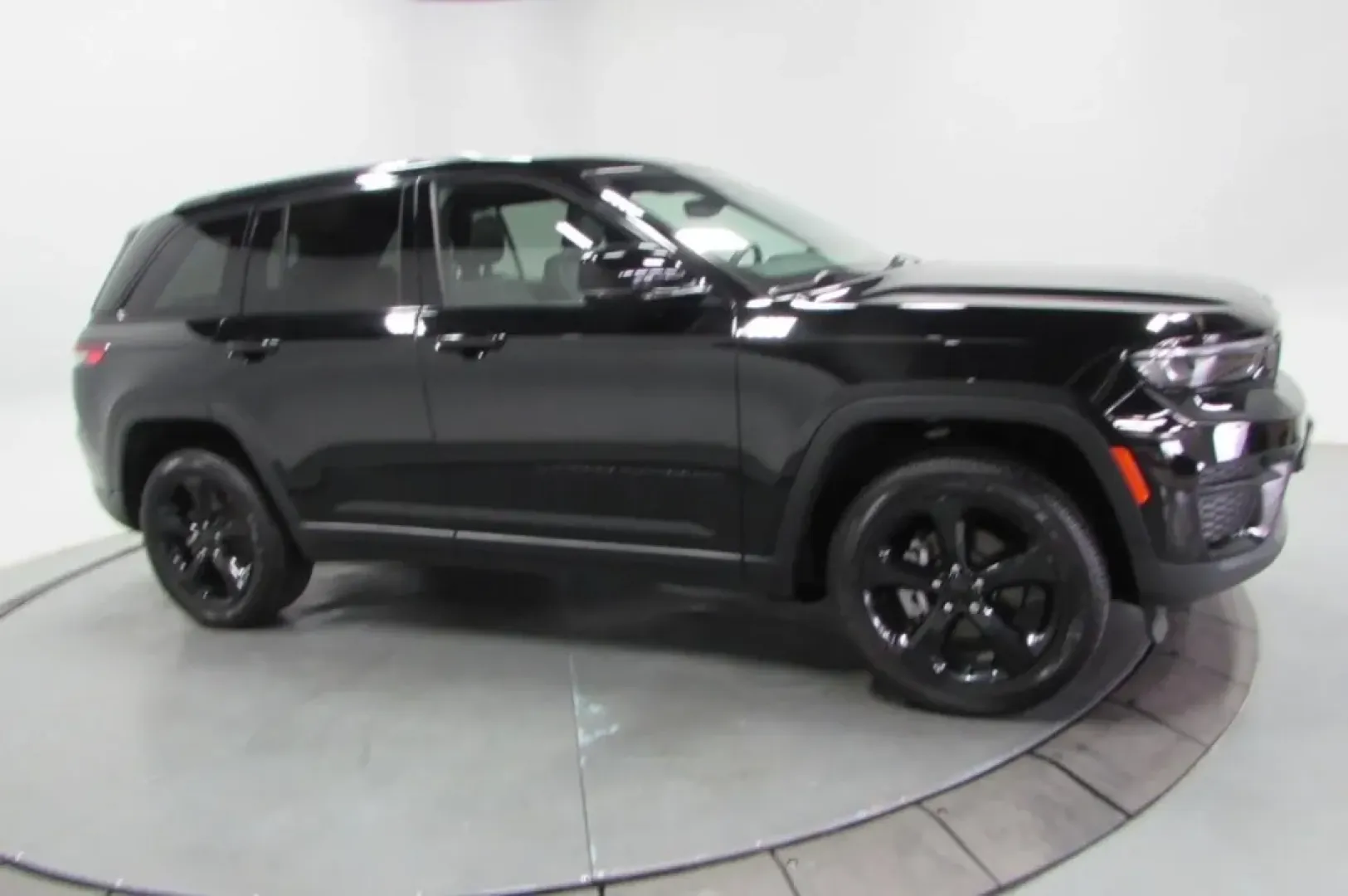 2023 /Global Black Jeep Grand Cherokee Altitude (1C4RJHAG3PC) with an Other engine, located at 12830 Highway 21, De Soto, MO, 63020, (636) 337-7777, 38.153099, -90.573624 - **Adventure Awaits: Discover the 2023 Jeep Grand Cherokee at Pettus CDJR DeSoto!**<br /> <br /> Are you ready to elevate your weekend adventures or daily commutes with a vehicle that combines rugged capability and modern luxury? Look no further than this stunning 2023 Jeep Grand Cherokee, now availa - Photo#3