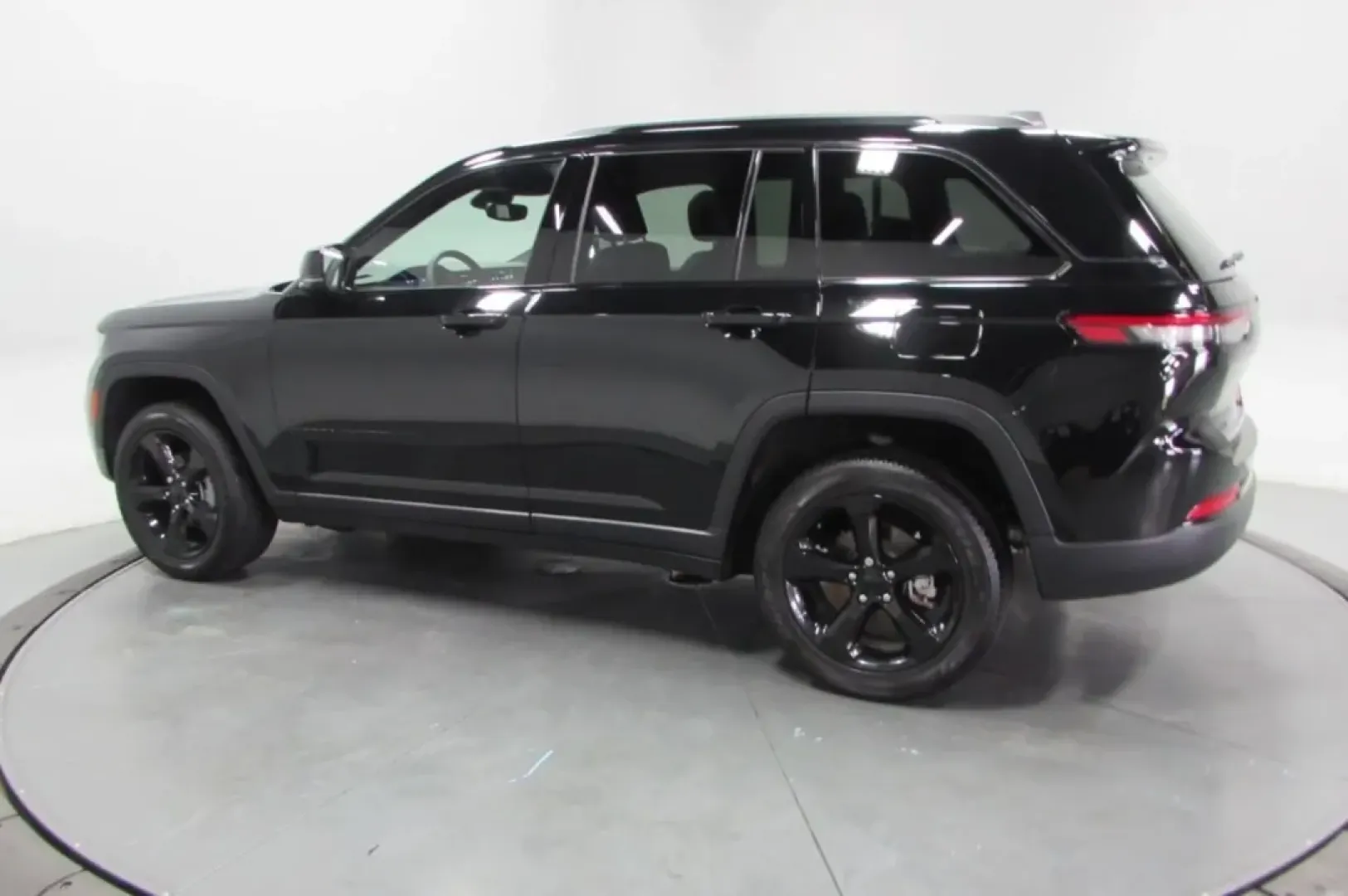2023 /Global Black Jeep Grand Cherokee Altitude (1C4RJHAG3PC) with an Other engine, located at 12830 Highway 21, De Soto, MO, 63020, (636) 337-7777, 38.153099, -90.573624 - **Adventure Awaits: Discover the 2023 Jeep Grand Cherokee at Pettus CDJR DeSoto!**<br /> <br /> Are you ready to elevate your weekend adventures or daily commutes with a vehicle that combines rugged capability and modern luxury? Look no further than this stunning 2023 Jeep Grand Cherokee, now availa - Photo#4