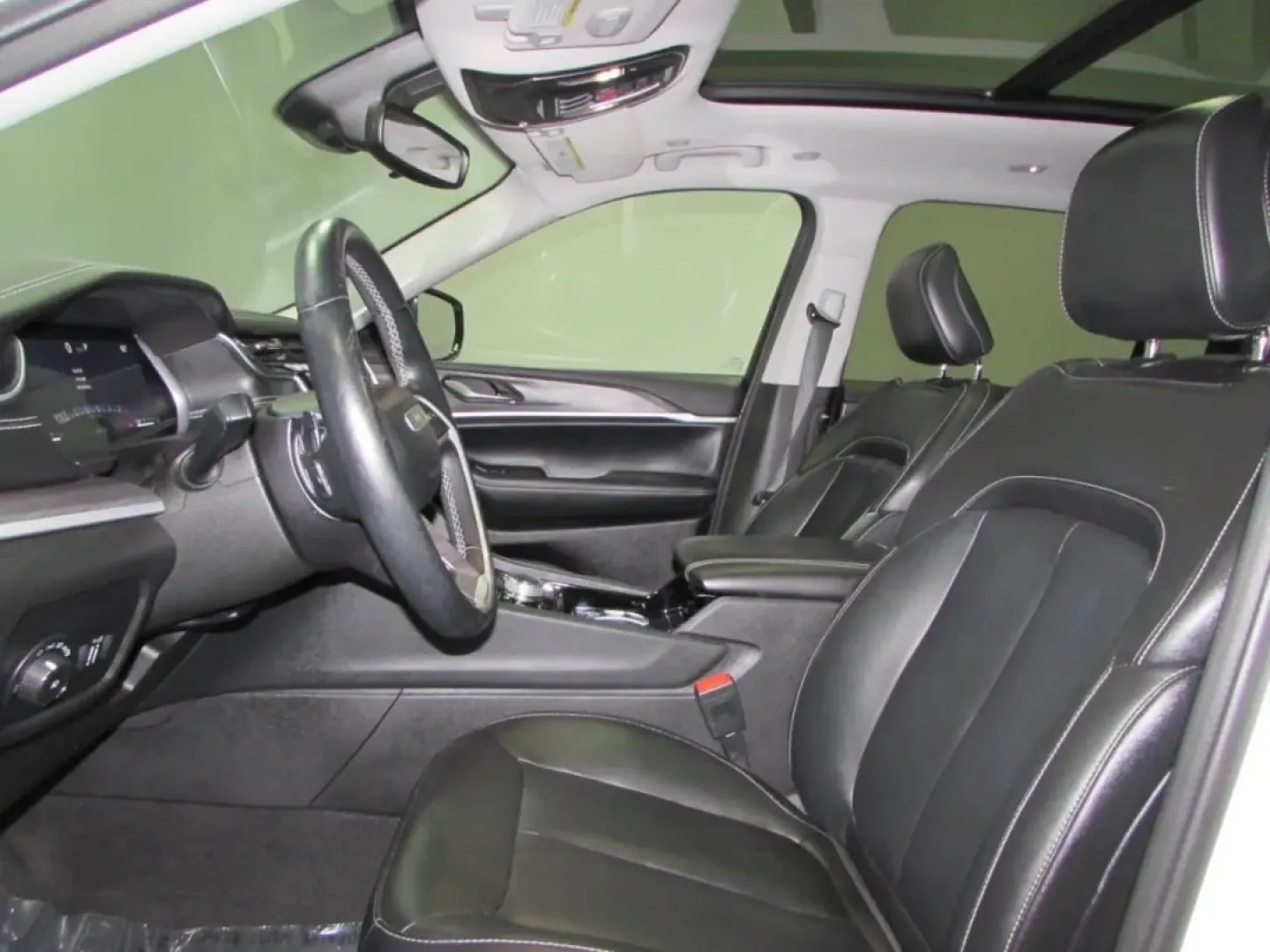 2022 /Global Black Jeep Grand Cherokee Limited (1C4RJKBG5N8) with an Other engine, Automatic transmission, located at 12830 Highway 21, De Soto, MO, 63020, (636) 337-7777, 38.153099, -90.573624 - **Adventure Awaits: Discover the 2022 Jeep Grand Cherokee Limited at Pettus CDJR DeSoto!**<br /> <br /> Whether you're navigating the hustle and bustle of daily life or embarking on weekend adventures, the 2022 Jeep Grand Cherokee Limited is the versatile SUV that meets all your lifestyle needs. Per - Photo#11