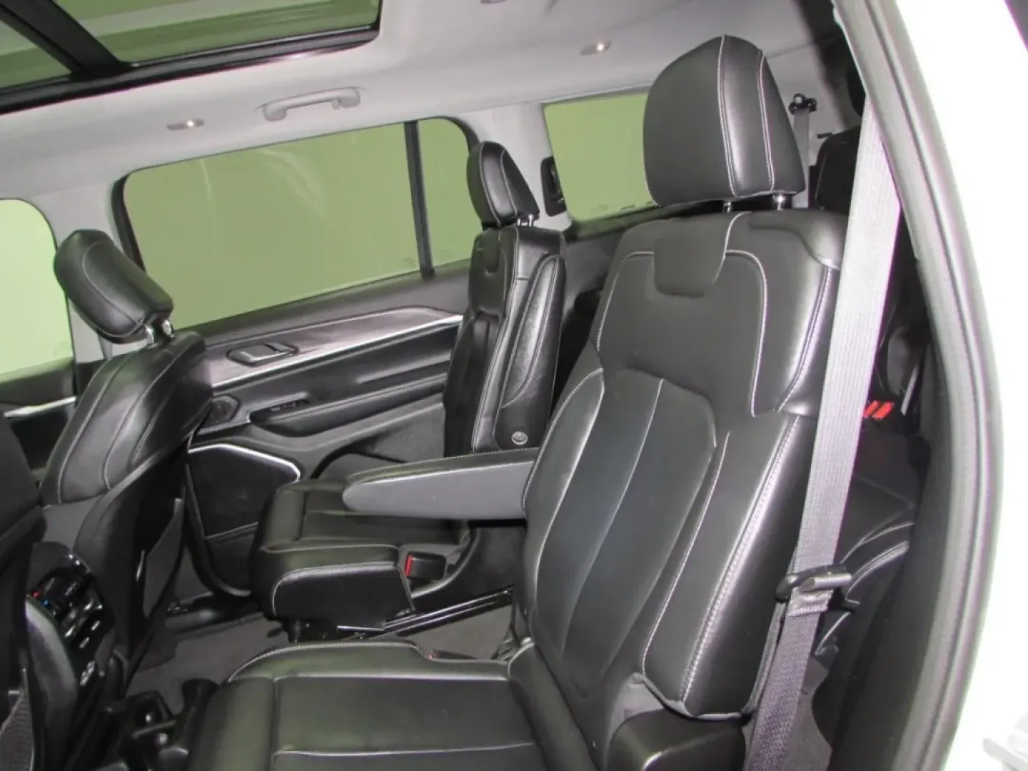 2022 /Global Black Jeep Grand Cherokee Limited (1C4RJKBG5N8) with an Other engine, Automatic transmission, located at 12830 Highway 21, De Soto, MO, 63020, (636) 337-7777, 38.153099, -90.573624 - **Adventure Awaits: Discover the 2022 Jeep Grand Cherokee Limited at Pettus CDJR DeSoto!**<br /> <br /> Whether you're navigating the hustle and bustle of daily life or embarking on weekend adventures, the 2022 Jeep Grand Cherokee Limited is the versatile SUV that meets all your lifestyle needs. Per - Photo#23