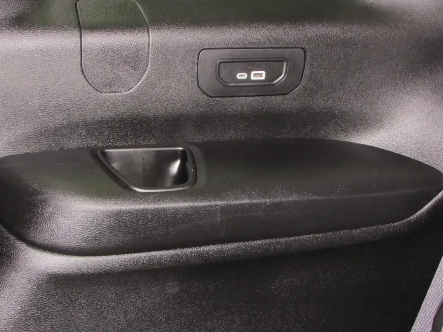 2022 /Global Black Jeep Grand Cherokee Limited (1C4RJKBG5N8) with an Other engine, Automatic transmission, located at 12830 Highway 21, De Soto, MO, 63020, (636) 337-7777, 38.153099, -90.573624 - **Adventure Awaits: Discover the 2022 Jeep Grand Cherokee Limited at Pettus CDJR DeSoto!**<br /> <br /> Whether you're navigating the hustle and bustle of daily life or embarking on weekend adventures, the 2022 Jeep Grand Cherokee Limited is the versatile SUV that meets all your lifestyle needs. Per - Photo#26