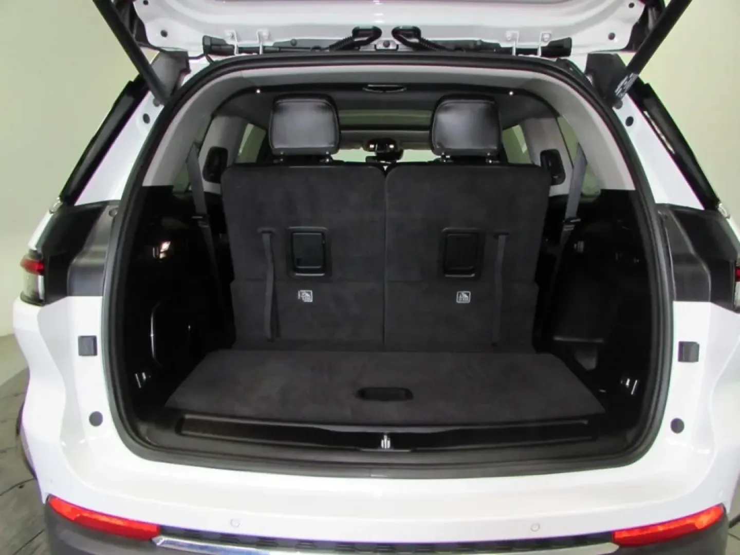 2022 /Global Black Jeep Grand Cherokee Limited (1C4RJKBG5N8) with an Other engine, Automatic transmission, located at 12830 Highway 21, De Soto, MO, 63020, (636) 337-7777, 38.153099, -90.573624 - **Adventure Awaits: Discover the 2022 Jeep Grand Cherokee Limited at Pettus CDJR DeSoto!**<br /> <br /> Whether you're navigating the hustle and bustle of daily life or embarking on weekend adventures, the 2022 Jeep Grand Cherokee Limited is the versatile SUV that meets all your lifestyle needs. Per - Photo#27