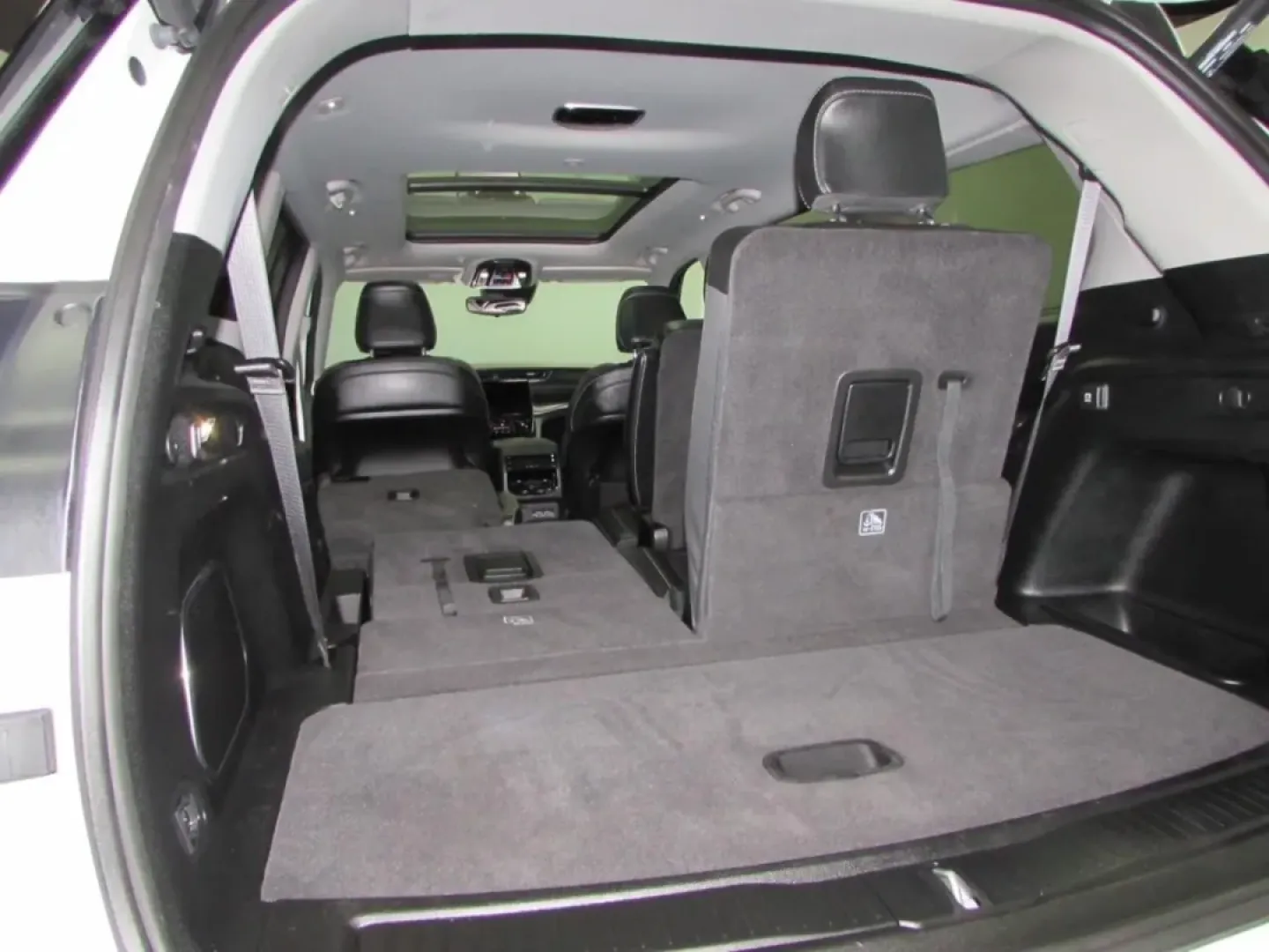 2022 /Global Black Jeep Grand Cherokee Limited (1C4RJKBG5N8) with an Other engine, Automatic transmission, located at 12830 Highway 21, De Soto, MO, 63020, (636) 337-7777, 38.153099, -90.573624 - **Adventure Awaits: Discover the 2022 Jeep Grand Cherokee Limited at Pettus CDJR DeSoto!**<br /> <br /> Whether you're navigating the hustle and bustle of daily life or embarking on weekend adventures, the 2022 Jeep Grand Cherokee Limited is the versatile SUV that meets all your lifestyle needs. Per - Photo#30