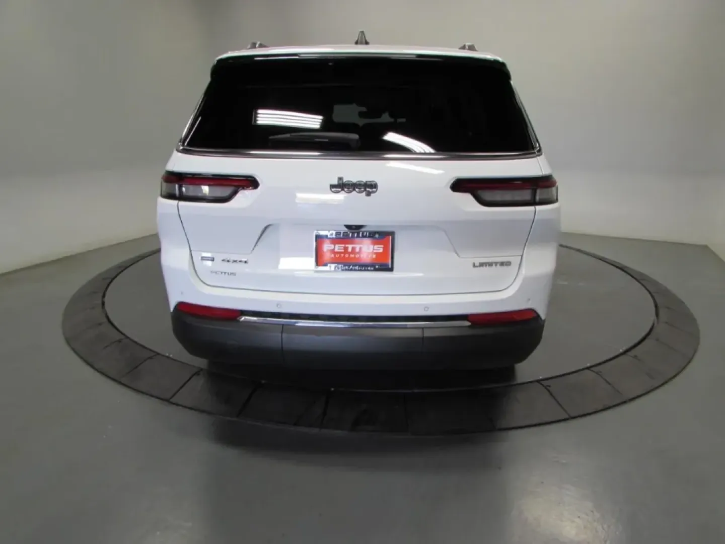 2022 /Global Black Jeep Grand Cherokee Limited (1C4RJKBG5N8) with an Other engine, Automatic transmission, located at 12830 Highway 21, De Soto, MO, 63020, (636) 337-7777, 38.153099, -90.573624 - **Adventure Awaits: Discover the 2022 Jeep Grand Cherokee Limited at Pettus CDJR DeSoto!**<br /> <br /> Whether you're navigating the hustle and bustle of daily life or embarking on weekend adventures, the 2022 Jeep Grand Cherokee Limited is the versatile SUV that meets all your lifestyle needs. Per - Photo#6