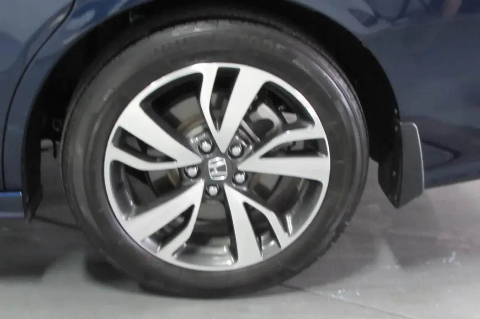 2024 /Gray Honda Odyssey Touring (5FNRL6H87RB) with an Other engine, Automatic transmission, located at 12830 Highway 21, De Soto, MO, 63020, (636) 337-7777, 38.153099, -90.573624 - Are you ready to elevate your family adventures with a vehicle that combines space, comfort, and modern technology? Look no further than this stunning 2024 Honda Odyssey Touring, available now at Pettus CDJR DeSoto in De Soto, MO! Imagine weekend road trips, school drop-offs, and family outings all - Photo#9