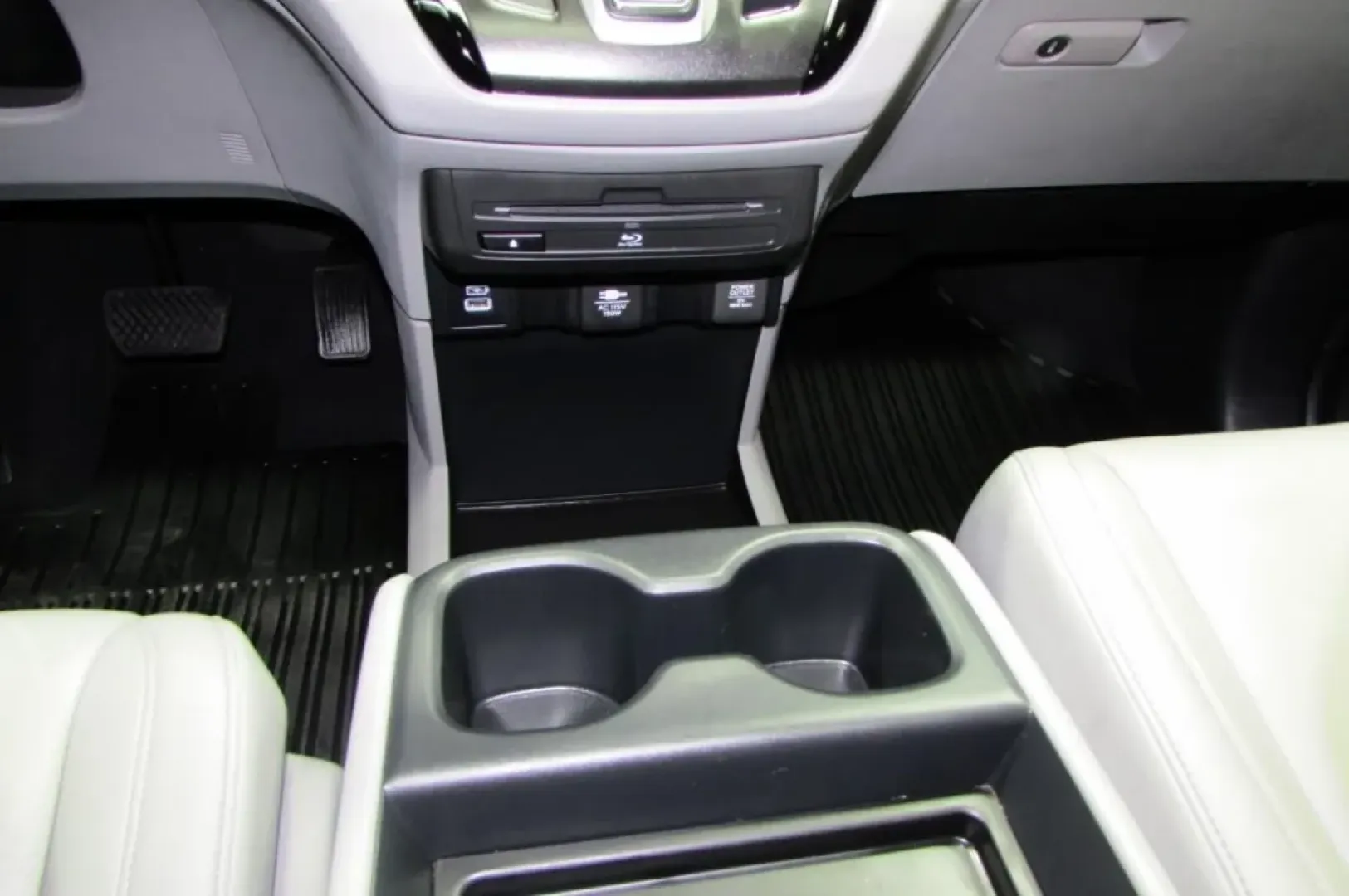 2024 /Gray Honda Odyssey Touring (5FNRL6H87RB) with an Other engine, Automatic transmission, located at 12830 Highway 21, De Soto, MO, 63020, (636) 337-7777, 38.153099, -90.573624 - Are you ready to elevate your family adventures with a vehicle that combines space, comfort, and modern technology? Look no further than this stunning 2024 Honda Odyssey Touring, available now at Pettus CDJR DeSoto in De Soto, MO! Imagine weekend road trips, school drop-offs, and family outings all - Photo#20