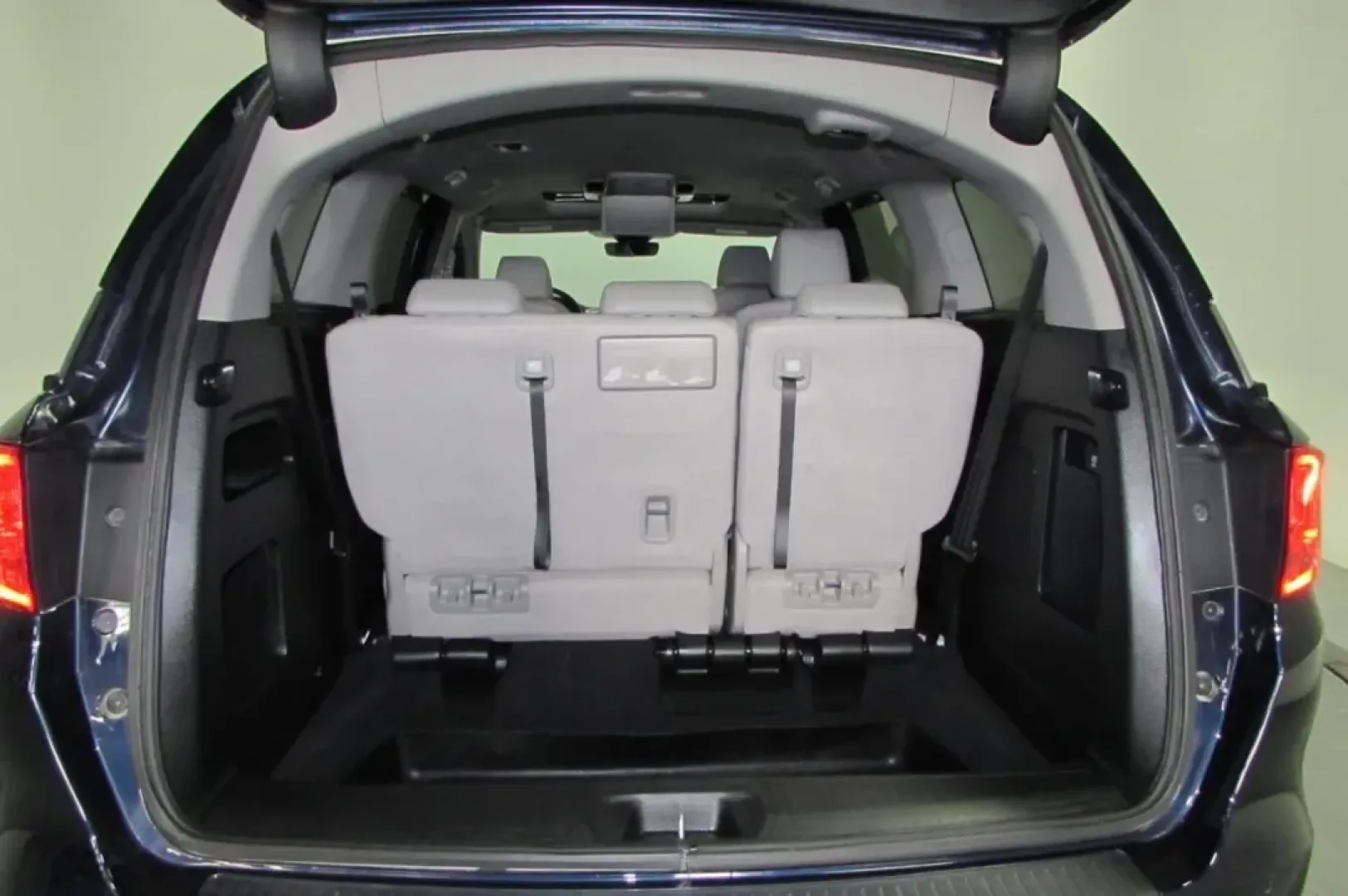 2024 /Gray Honda Odyssey Touring (5FNRL6H87RB) with an Other engine, Automatic transmission, located at 12830 Highway 21, De Soto, MO, 63020, (636) 337-7777, 38.153099, -90.573624 - Are you ready to elevate your family adventures with a vehicle that combines space, comfort, and modern technology? Look no further than this stunning 2024 Honda Odyssey Touring, available now at Pettus CDJR DeSoto in De Soto, MO! Imagine weekend road trips, school drop-offs, and family outings all - Photo#31