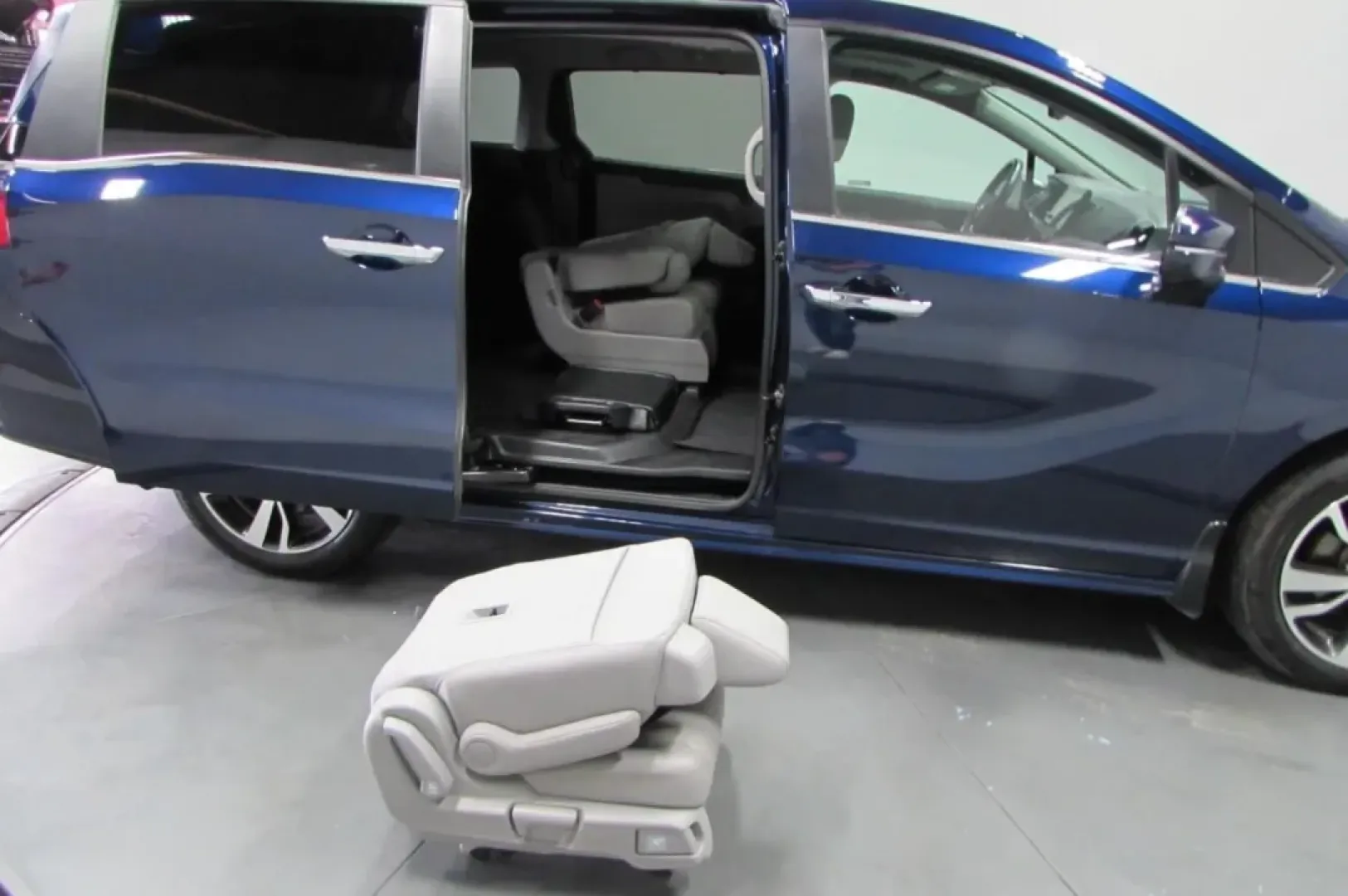 2024 /Gray Honda Odyssey Touring (5FNRL6H87RB) with an Other engine, Automatic transmission, located at 12830 Highway 21, De Soto, MO, 63020, (636) 337-7777, 38.153099, -90.573624 - Are you ready to elevate your family adventures with a vehicle that combines space, comfort, and modern technology? Look no further than this stunning 2024 Honda Odyssey Touring, available now at Pettus CDJR DeSoto in De Soto, MO! Imagine weekend road trips, school drop-offs, and family outings all - Photo#32