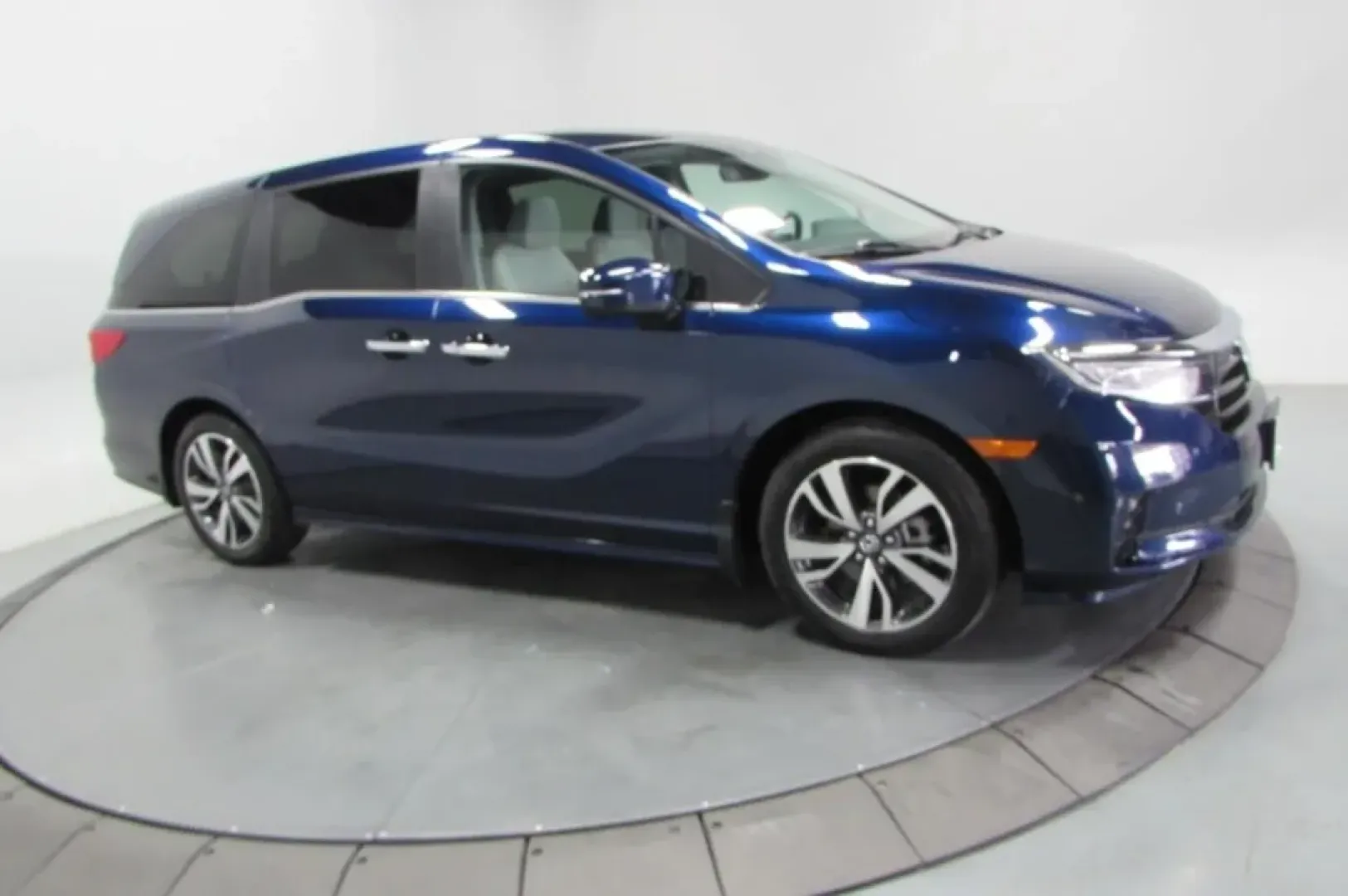 2024 /Gray Honda Odyssey Touring (5FNRL6H87RB) with an Other engine, Automatic transmission, located at 12830 Highway 21, De Soto, MO, 63020, (636) 337-7777, 38.153099, -90.573624 - Are you ready to elevate your family adventures with a vehicle that combines space, comfort, and modern technology? Look no further than this stunning 2024 Honda Odyssey Touring, available now at Pettus CDJR DeSoto in De Soto, MO! Imagine weekend road trips, school drop-offs, and family outings all - Photo#3