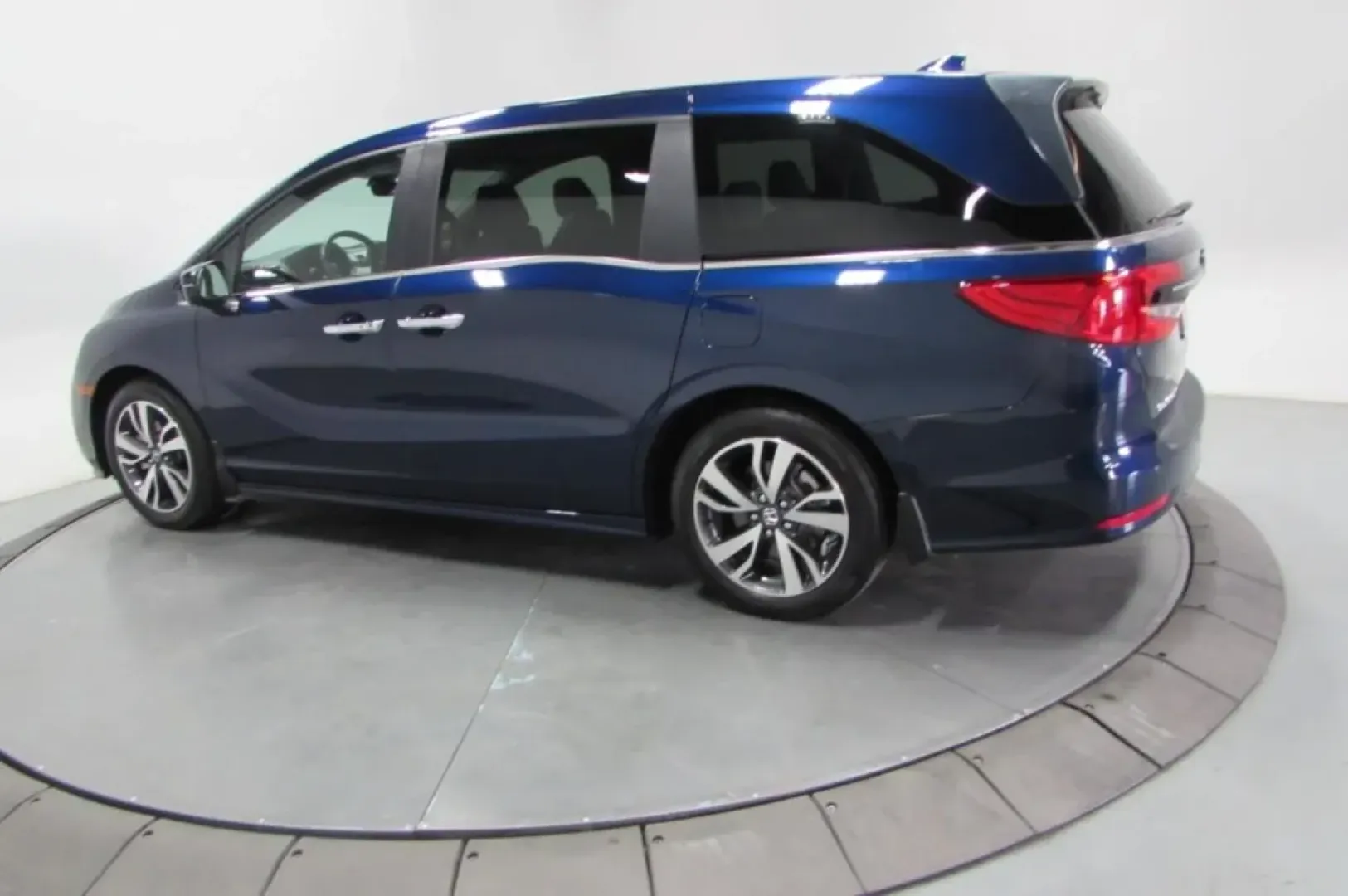 2024 /Gray Honda Odyssey Touring (5FNRL6H87RB) with an Other engine, Automatic transmission, located at 12830 Highway 21, De Soto, MO, 63020, (636) 337-7777, 38.153099, -90.573624 - Are you ready to elevate your family adventures with a vehicle that combines space, comfort, and modern technology? Look no further than this stunning 2024 Honda Odyssey Touring, available now at Pettus CDJR DeSoto in De Soto, MO! Imagine weekend road trips, school drop-offs, and family outings all - Photo#4