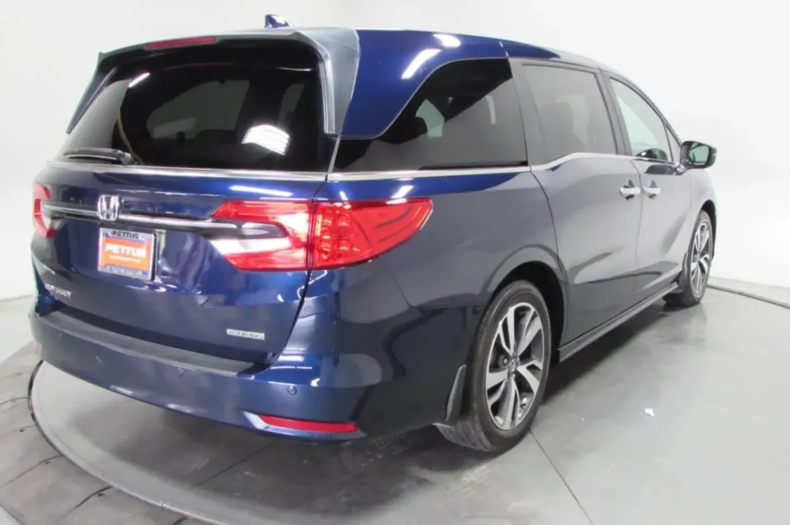 2024 /Gray Honda Odyssey Touring (5FNRL6H87RB) with an Other engine, Automatic transmission, located at 12830 Highway 21, De Soto, MO, 63020, (636) 337-7777, 38.153099, -90.573624 - Are you ready to elevate your family adventures with a vehicle that combines space, comfort, and modern technology? Look no further than this stunning 2024 Honda Odyssey Touring, available now at Pettus CDJR DeSoto in De Soto, MO! Imagine weekend road trips, school drop-offs, and family outings all - Photo#7