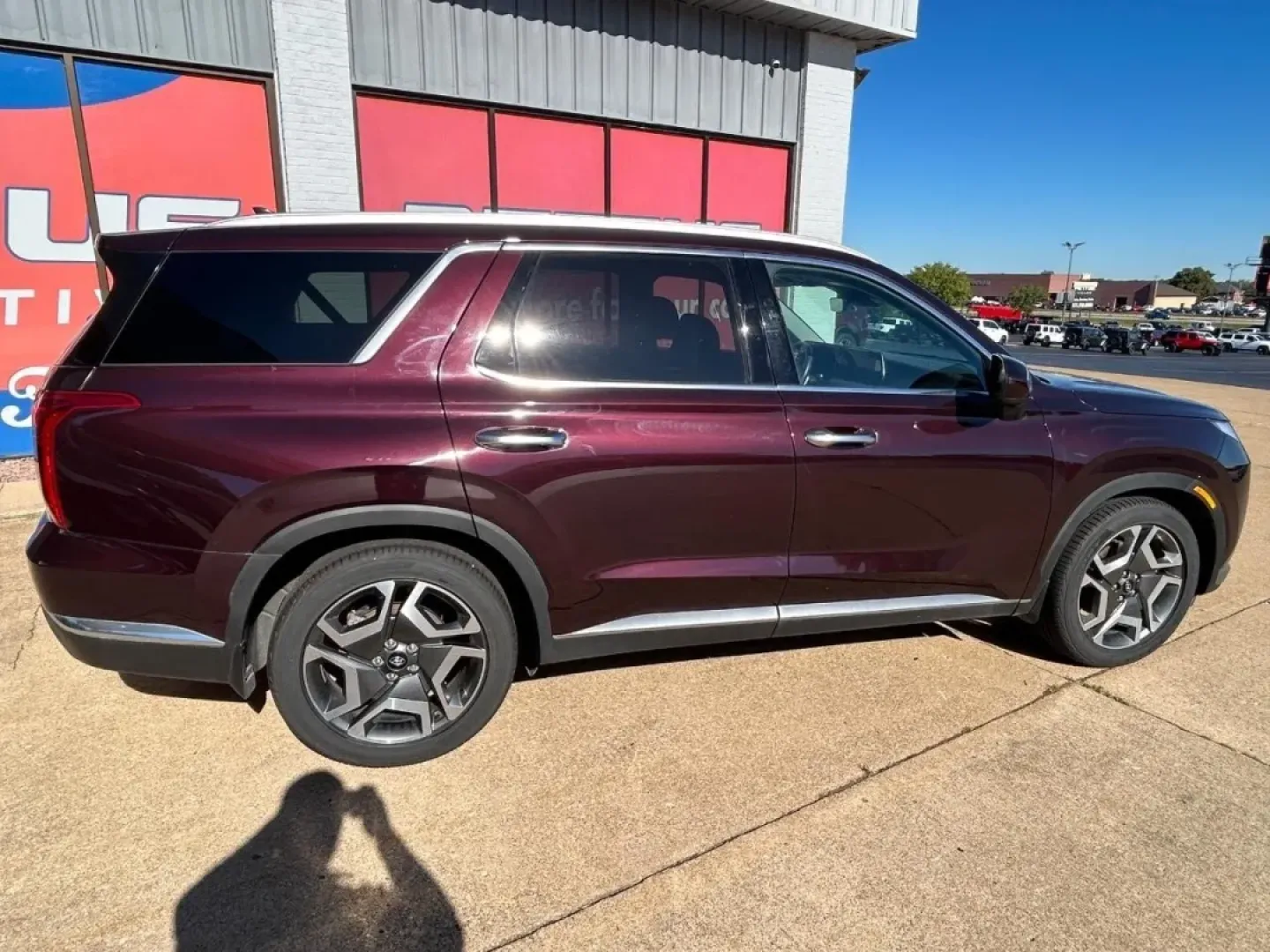 2023 /Black Leather Hyundai Palisade Limited (KM8R54GE4PU) with an 3.8L GDI D-CVVT V6 engine, Automatic transmission, located at 970 Woodlawn Dr., Farmington, MO, 63640, (573) 431-7800, 37.825642, -90.468674 - Discover a perfect blend of elegance and practicality with the 2023 Hyundai Palisade Limited, an ideal choice for families, adventure seekers, and those who appreciate a touch of luxury in their automotive experience. This pre-owned SUV, now available at Pettus CDJR Farmington in Farmington, MO, pro - Photo#8