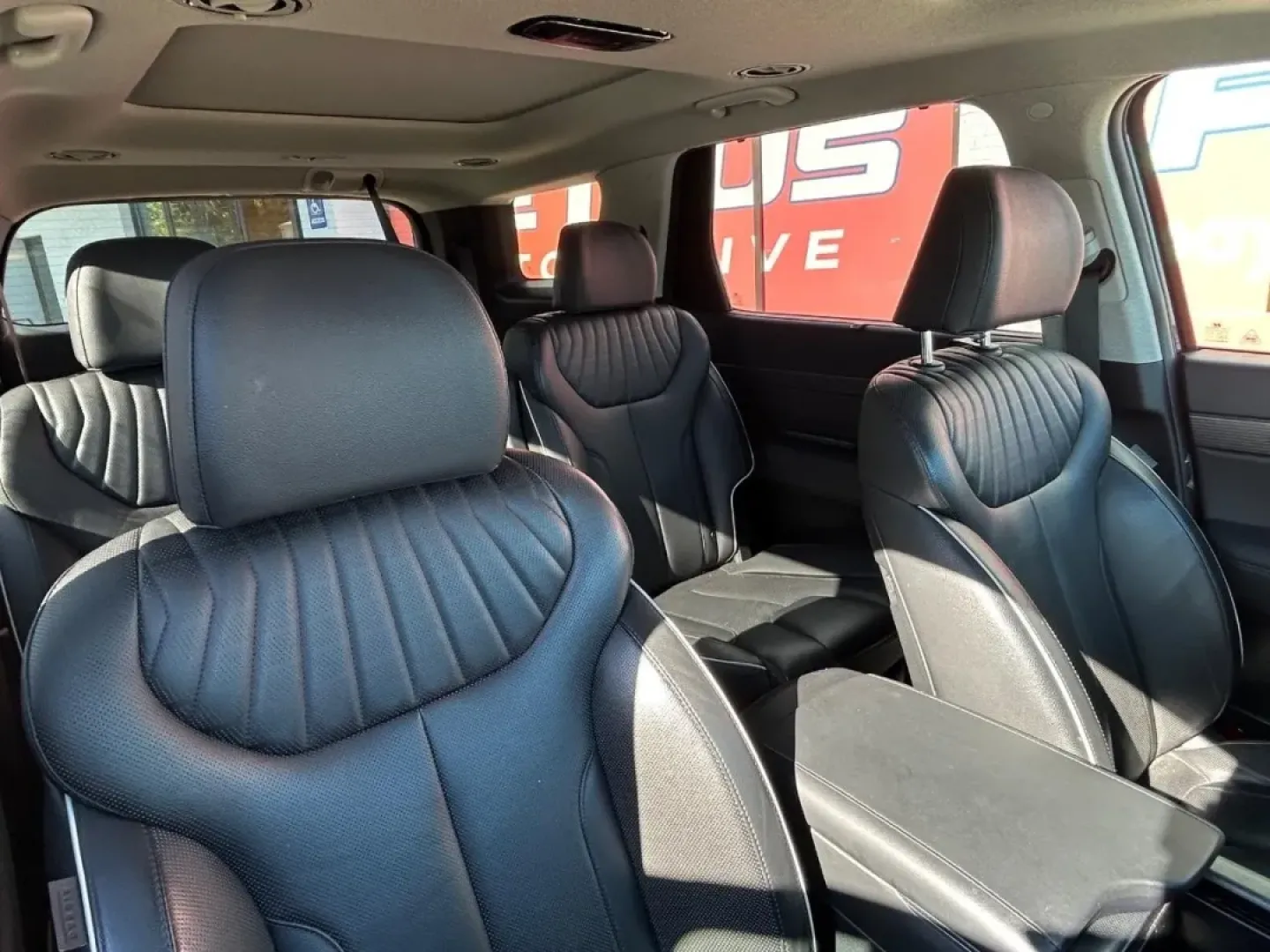 2023 /Black Leather Hyundai Palisade Limited (KM8R54GE4PU) with an 3.8L GDI D-CVVT V6 engine, Automatic transmission, located at 970 Woodlawn Dr., Farmington, MO, 63640, (573) 431-7800, 37.825642, -90.468674 - Discover a perfect blend of elegance and practicality with the 2023 Hyundai Palisade Limited, an ideal choice for families, adventure seekers, and those who appreciate a touch of luxury in their automotive experience. This pre-owned SUV, now available at Pettus CDJR Farmington in Farmington, MO, pro - Photo#10