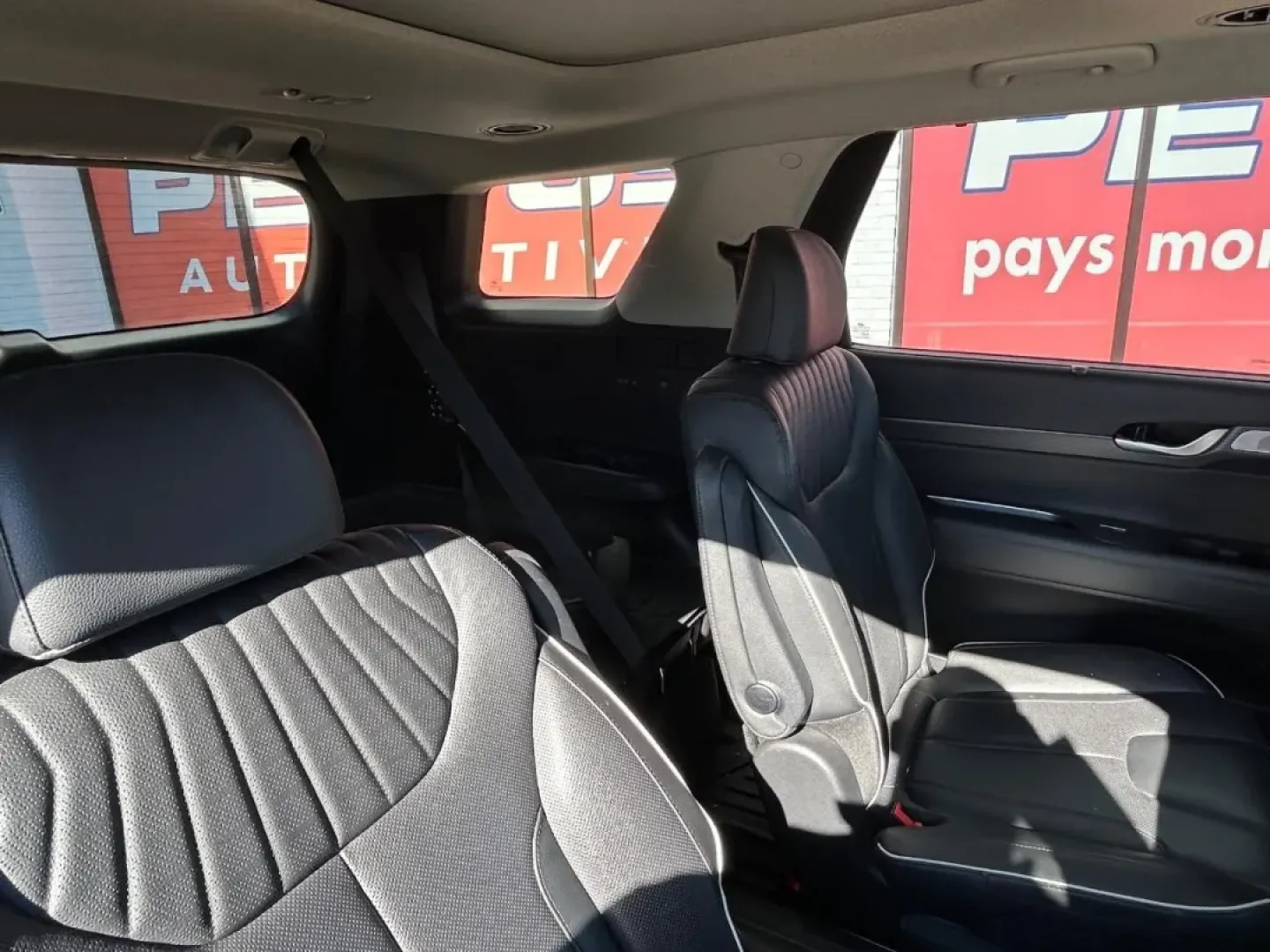 2023 /Black Leather Hyundai Palisade Limited (KM8R54GE4PU) with an 3.8L GDI D-CVVT V6 engine, Automatic transmission, located at 970 Woodlawn Dr., Farmington, MO, 63640, (573) 431-7800, 37.825642, -90.468674 - Discover a perfect blend of elegance and practicality with the 2023 Hyundai Palisade Limited, an ideal choice for families, adventure seekers, and those who appreciate a touch of luxury in their automotive experience. This pre-owned SUV, now available at Pettus CDJR Farmington in Farmington, MO, pro - Photo#11