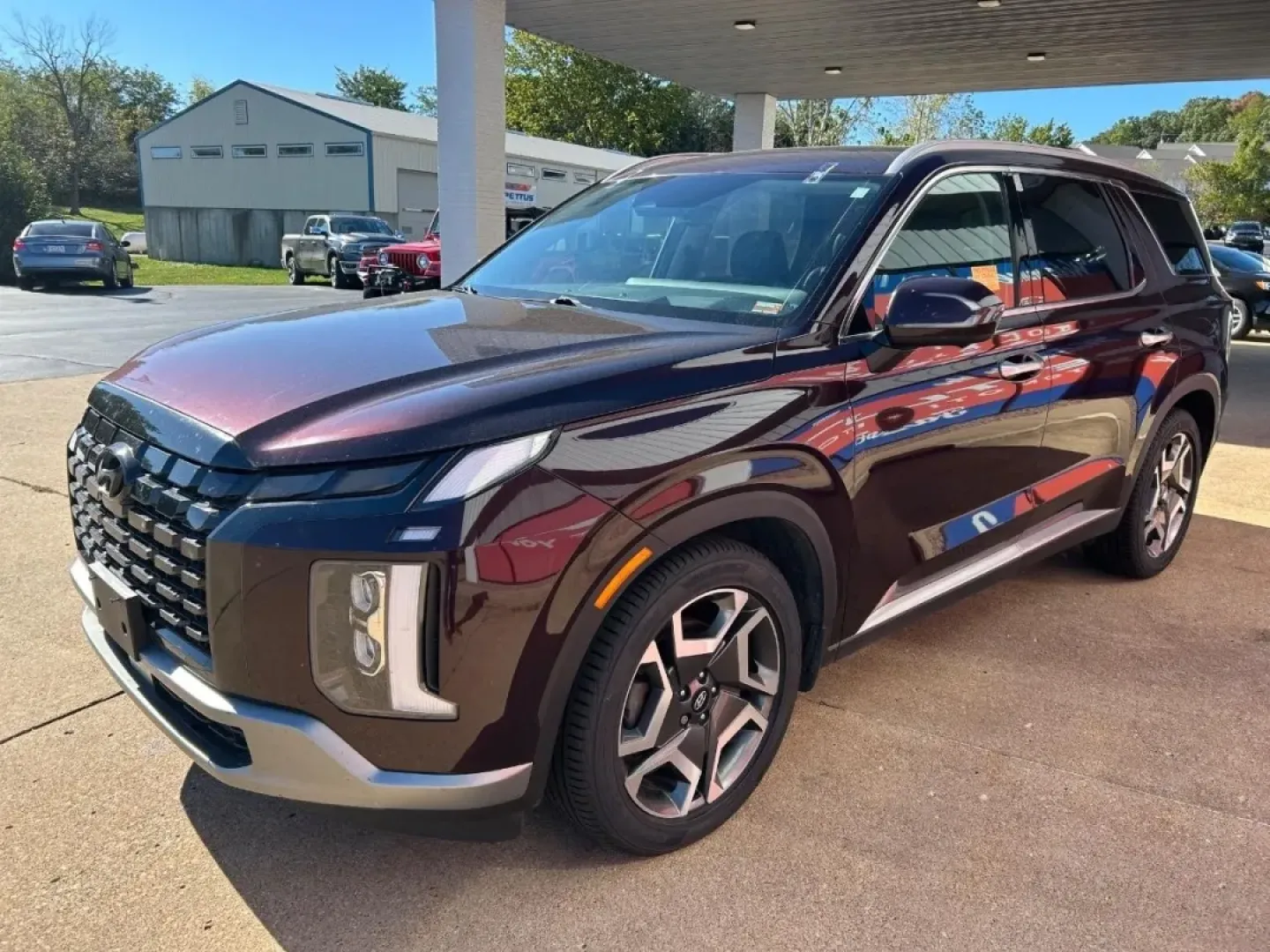 2023 /Black Leather Hyundai Palisade Limited (KM8R54GE4PU) with an 3.8L GDI D-CVVT V6 engine, Automatic transmission, located at 970 Woodlawn Dr., Farmington, MO, 63640, (573) 431-7800, 37.825642, -90.468674 - Discover a perfect blend of elegance and practicality with the 2023 Hyundai Palisade Limited, an ideal choice for families, adventure seekers, and those who appreciate a touch of luxury in their automotive experience. This pre-owned SUV, now available at Pettus CDJR Farmington in Farmington, MO, pro - Photo#2
