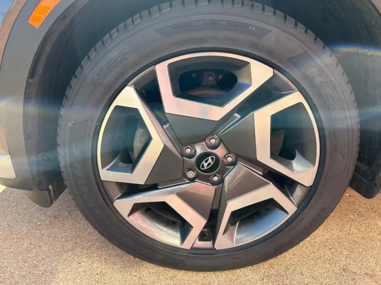 2023 /Black Leather Hyundai Palisade Limited (KM8R54GE4PU) with an 3.8L GDI D-CVVT V6 engine, Automatic transmission, located at 970 Woodlawn Dr., Farmington, MO, 63640, (573) 431-7800, 37.825642, -90.468674 - Discover a perfect blend of elegance and practicality with the 2023 Hyundai Palisade Limited, an ideal choice for families, adventure seekers, and those who appreciate a touch of luxury in their automotive experience. This pre-owned SUV, now available at Pettus CDJR Farmington in Farmington, MO, pro - Photo#3