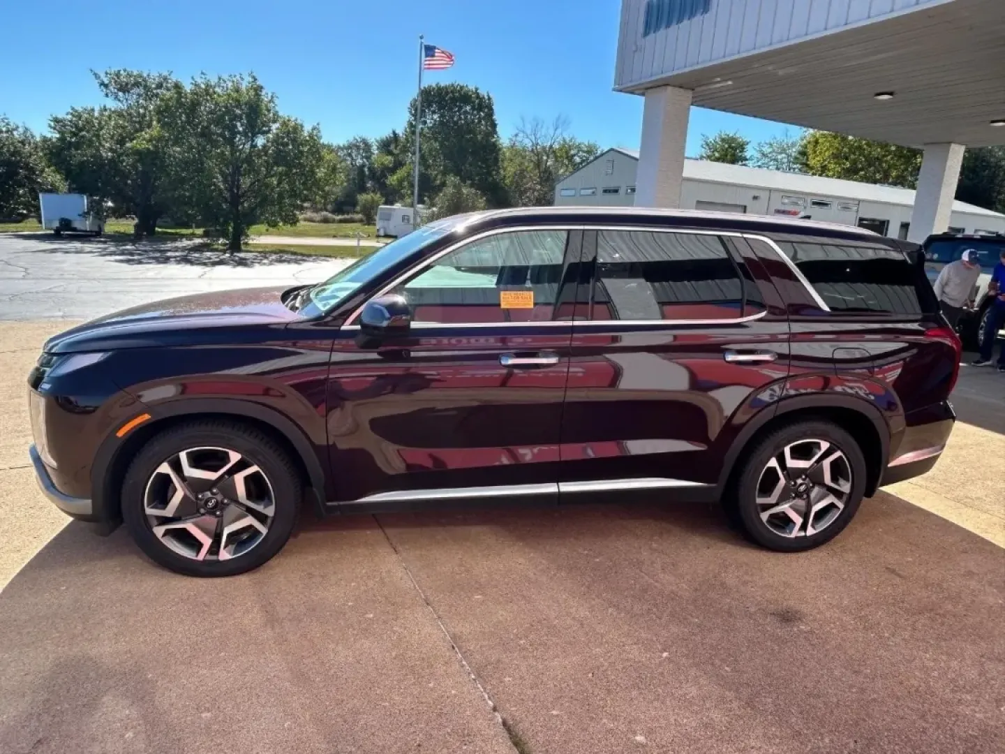 2023 /Black Leather Hyundai Palisade Limited (KM8R54GE4PU) with an 3.8L GDI D-CVVT V6 engine, Automatic transmission, located at 970 Woodlawn Dr., Farmington, MO, 63640, (573) 431-7800, 37.825642, -90.468674 - Discover a perfect blend of elegance and practicality with the 2023 Hyundai Palisade Limited, an ideal choice for families, adventure seekers, and those who appreciate a touch of luxury in their automotive experience. This pre-owned SUV, now available at Pettus CDJR Farmington in Farmington, MO, pro - Photo#4