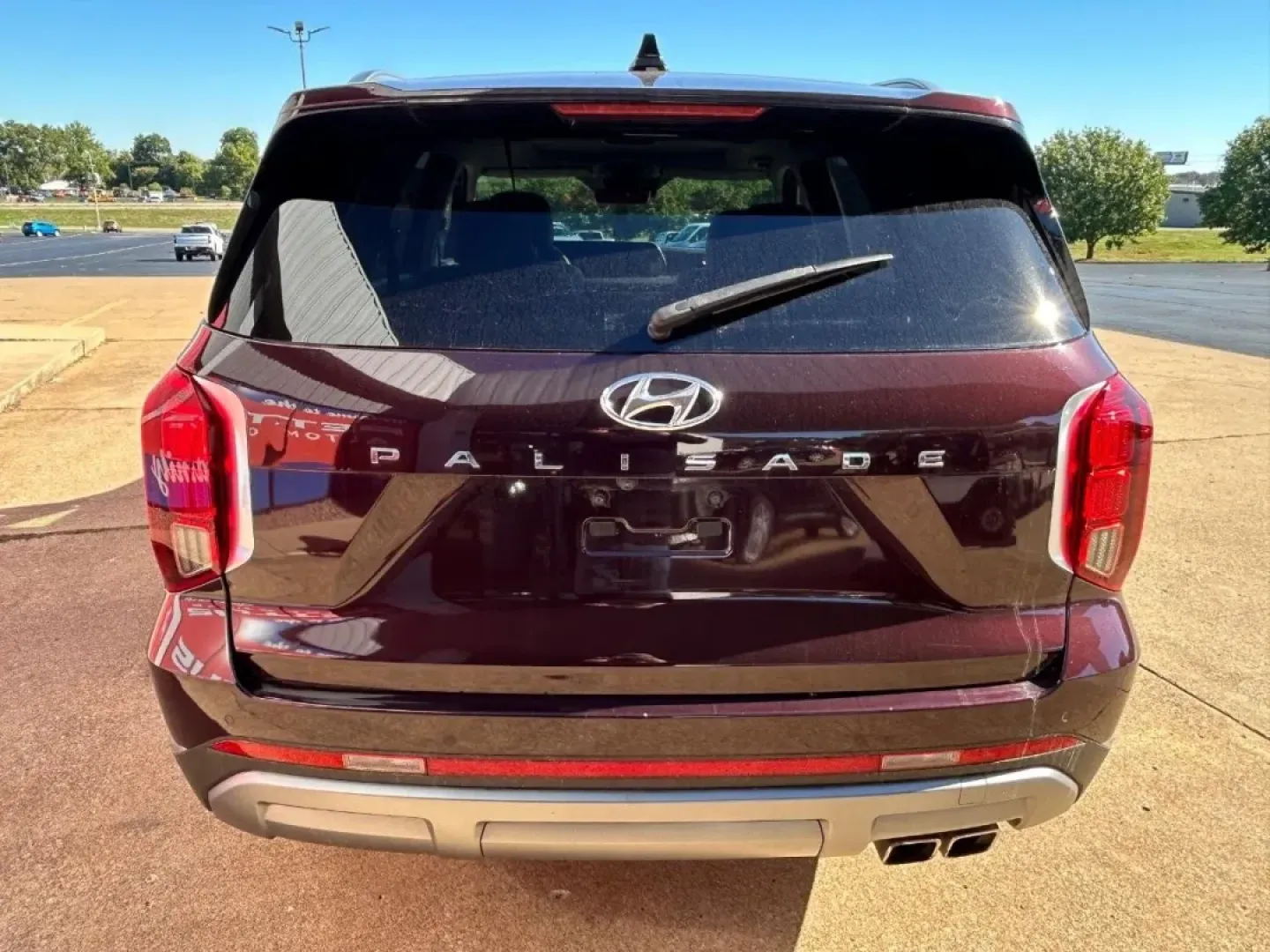 2023 /Black Leather Hyundai Palisade Limited (KM8R54GE4PU) with an 3.8L GDI D-CVVT V6 engine, Automatic transmission, located at 970 Woodlawn Dr., Farmington, MO, 63640, (573) 431-7800, 37.825642, -90.468674 - Discover a perfect blend of elegance and practicality with the 2023 Hyundai Palisade Limited, an ideal choice for families, adventure seekers, and those who appreciate a touch of luxury in their automotive experience. This pre-owned SUV, now available at Pettus CDJR Farmington in Farmington, MO, pro - Photo#5