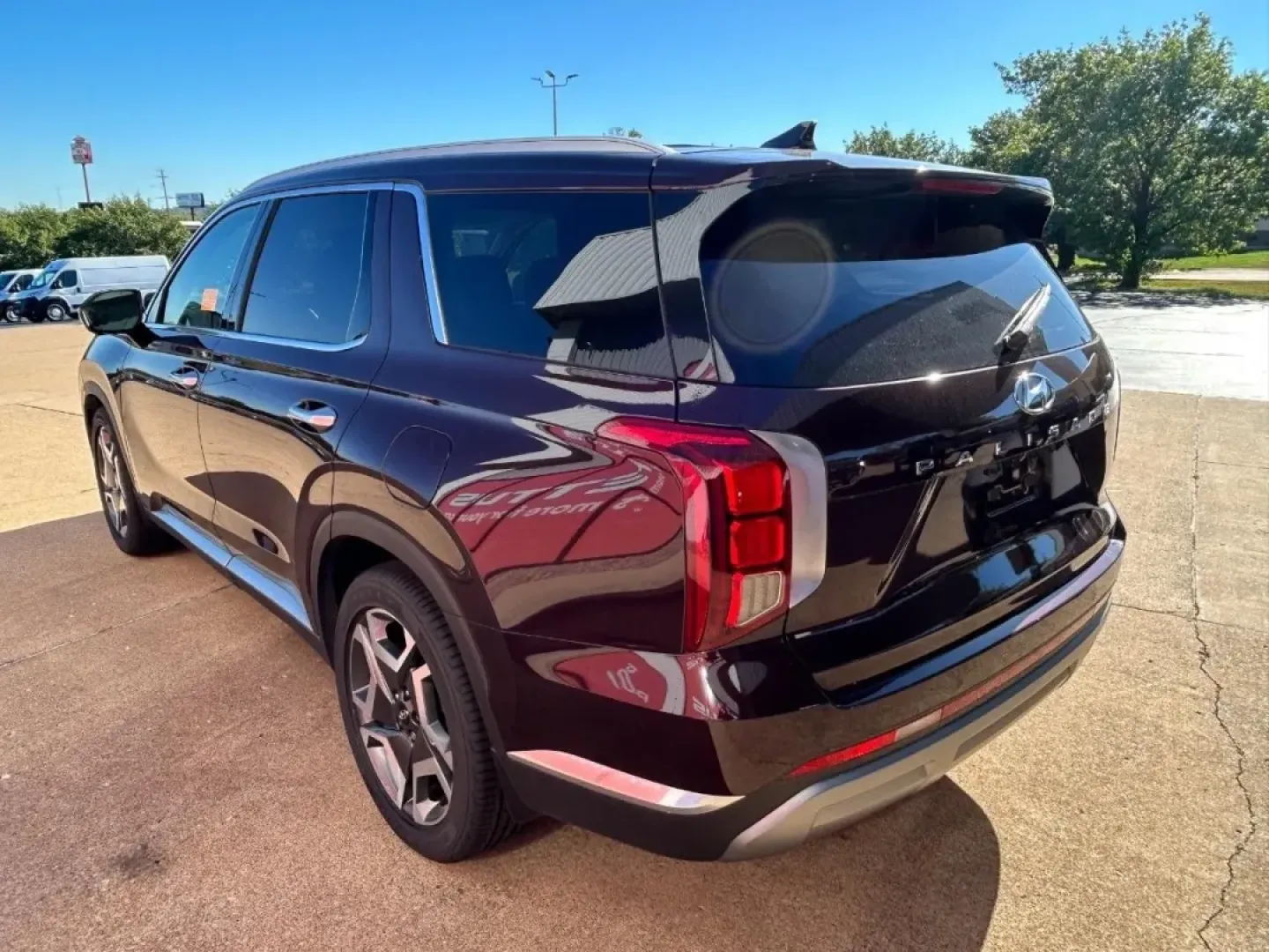 2023 /Black Leather Hyundai Palisade Limited (KM8R54GE4PU) with an 3.8L GDI D-CVVT V6 engine, Automatic transmission, located at 970 Woodlawn Dr., Farmington, MO, 63640, (573) 431-7800, 37.825642, -90.468674 - Discover a perfect blend of elegance and practicality with the 2023 Hyundai Palisade Limited, an ideal choice for families, adventure seekers, and those who appreciate a touch of luxury in their automotive experience. This pre-owned SUV, now available at Pettus CDJR Farmington in Farmington, MO, pro - Photo#6